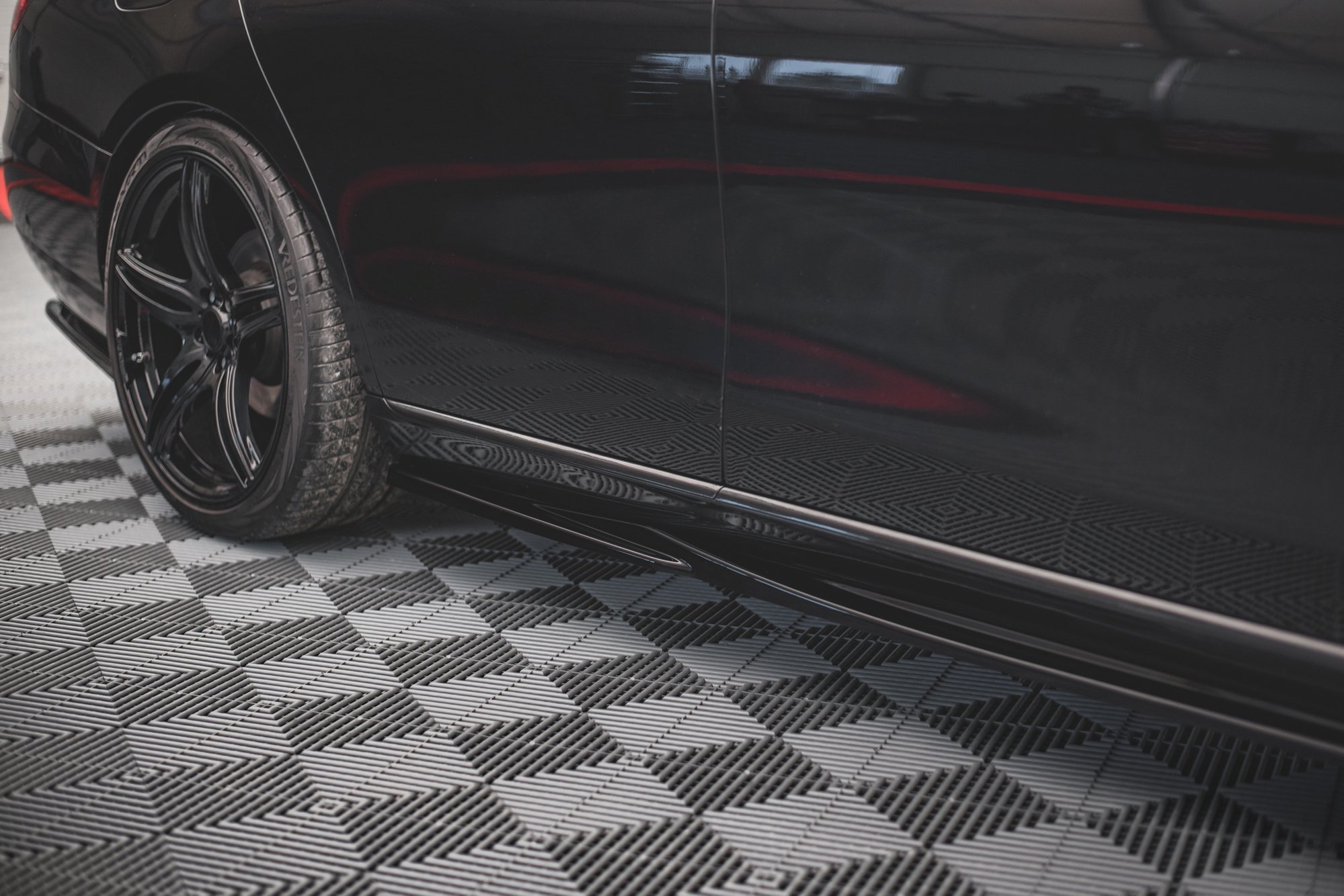 Street+ Seitenschweller Leisten passend für Mercedes E W213 schwarz Hochglanz