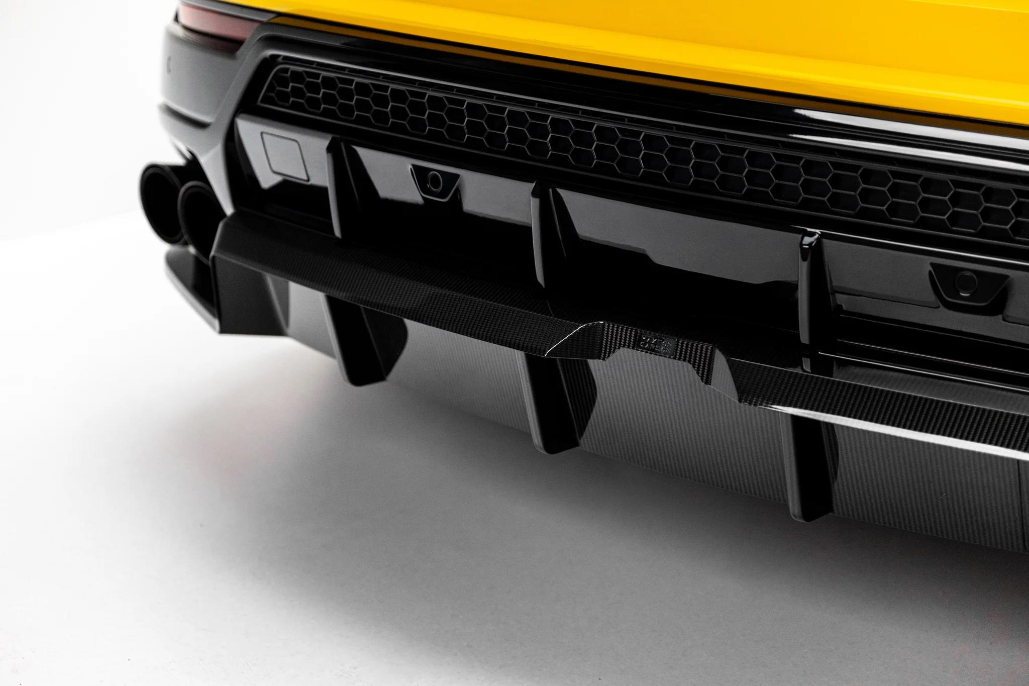 Prepreg Carbon Fiber Rear Splitter (mit einem vertikalem balken) Lamborghini Urus Mk 1