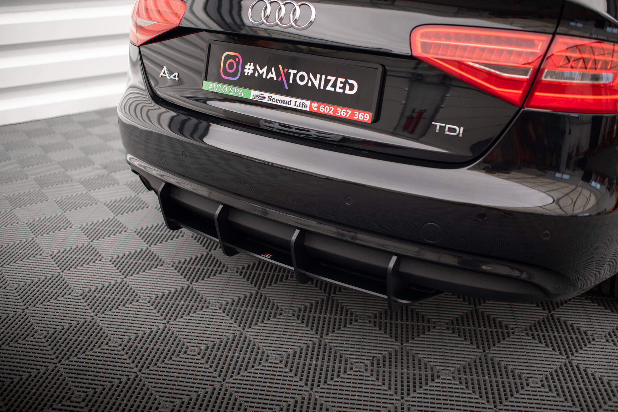 Street Pro Heckschürze Heck Ansatz Diffusor passend für Audi A4 B8 FL schwarz-rot