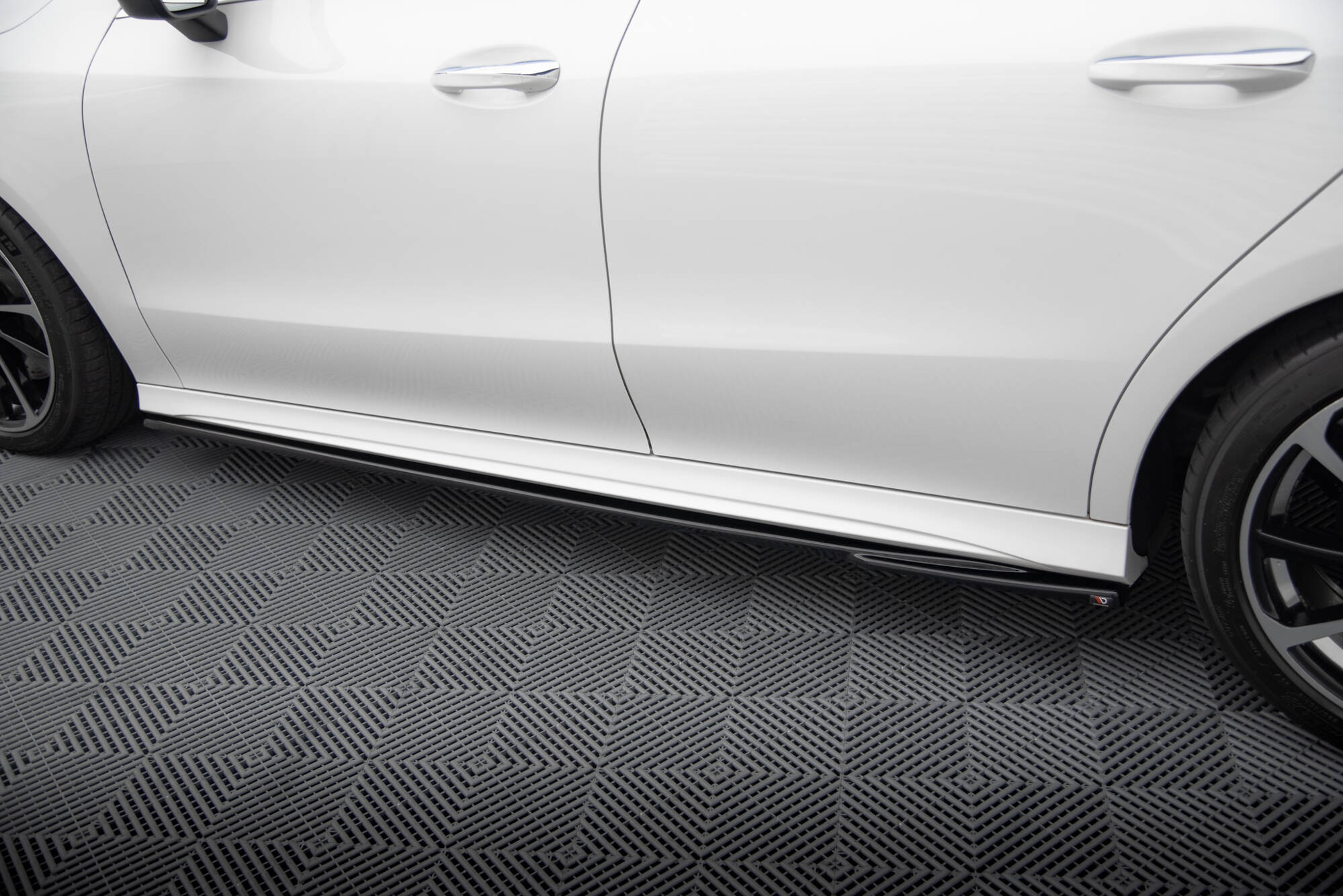 Seitenschweller Ansatz für Mercedes-Benz CLA AMG-Line C118 schwarz Hochglanz