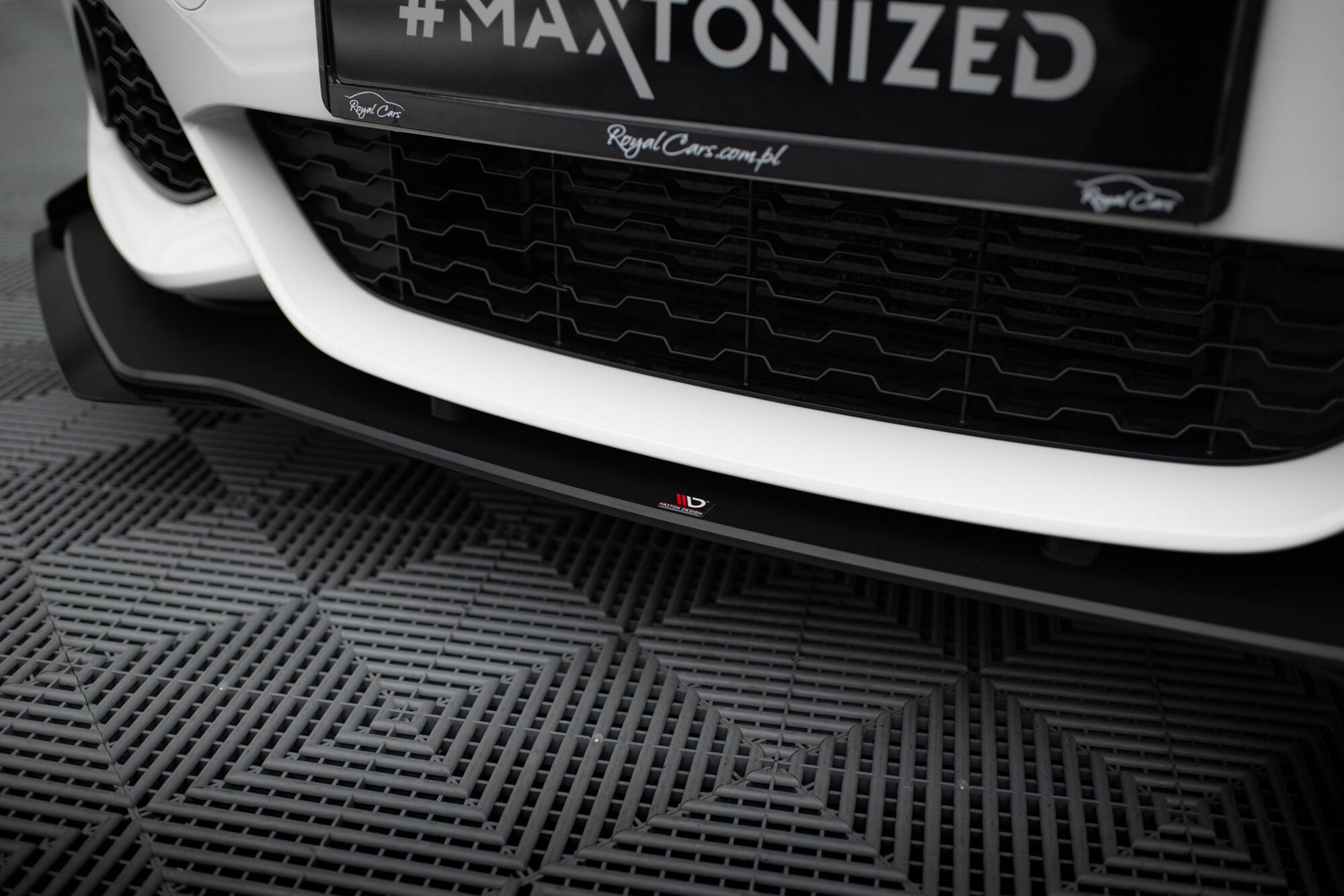 Street Pro Spoilerlippe Front Ansatz V.3 + Flaps passend für BMW 1er F20 M-Paket FL / M140i schwarz Hochglanz