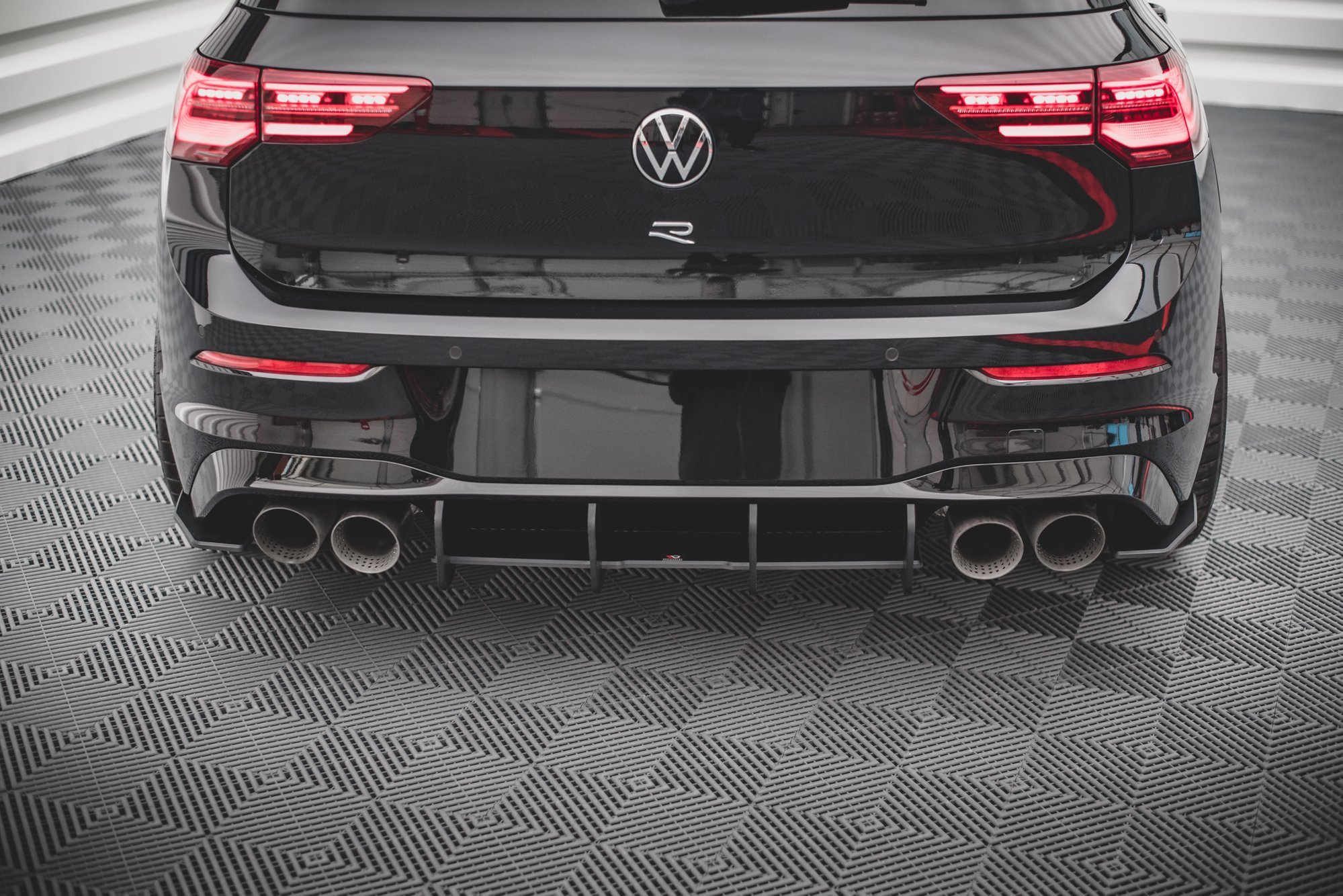 Street Pro Heckschürze Heck Ansatz Diffusor passend für VW Golf R Mk8 schwarz-rot
