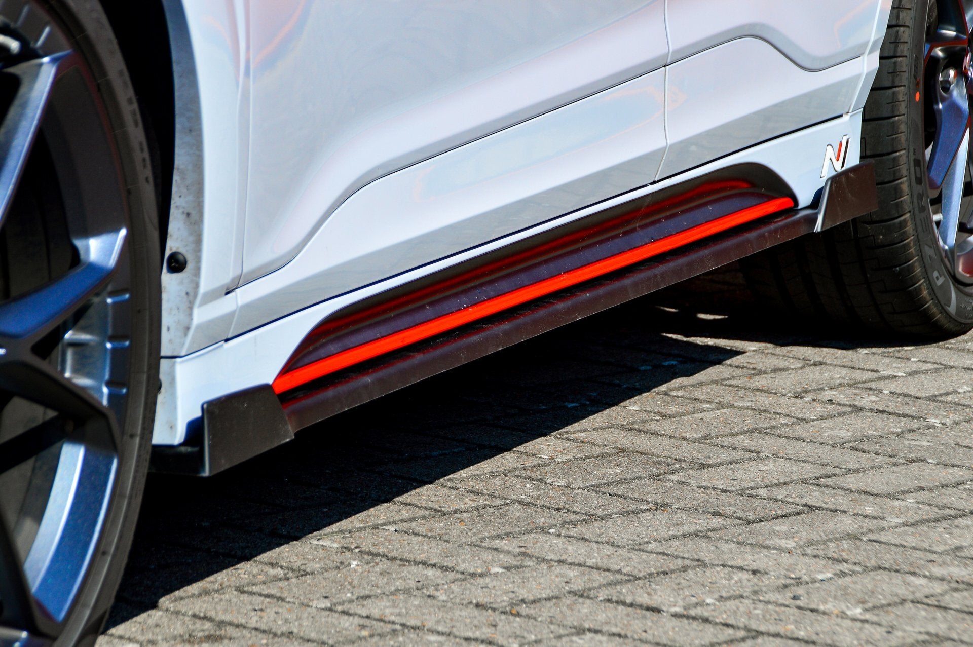 CUP Seitenschweller mit Wing vorne und hinten für Hyundai Kona N + N-Line Carbon Optik