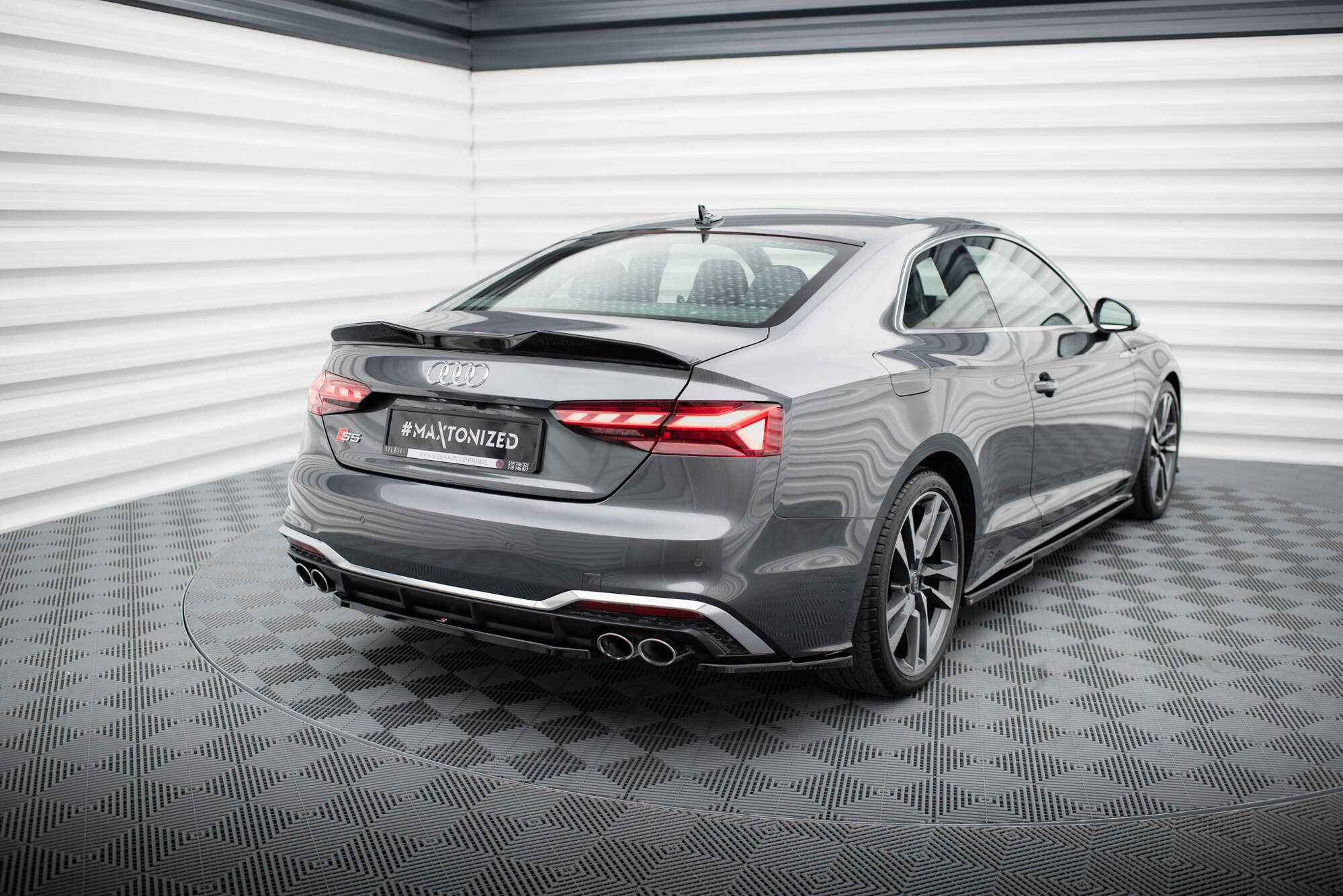 Street+ Mittlerer Diffusor Heck Ansatz passend für Audi S5 Sportback / Coupe F5 FL schwarz Hochglanz