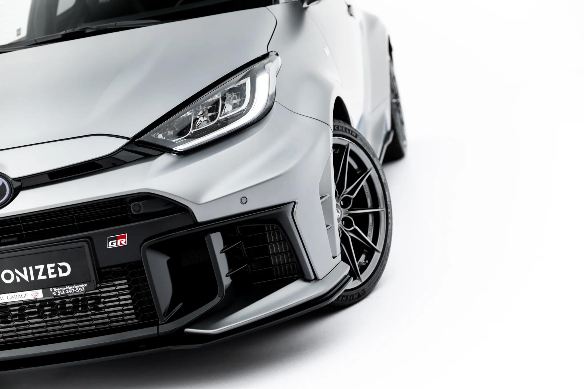 Frontlippe passend für Toyota GR Yaris Mk4 Facelift roter Kern