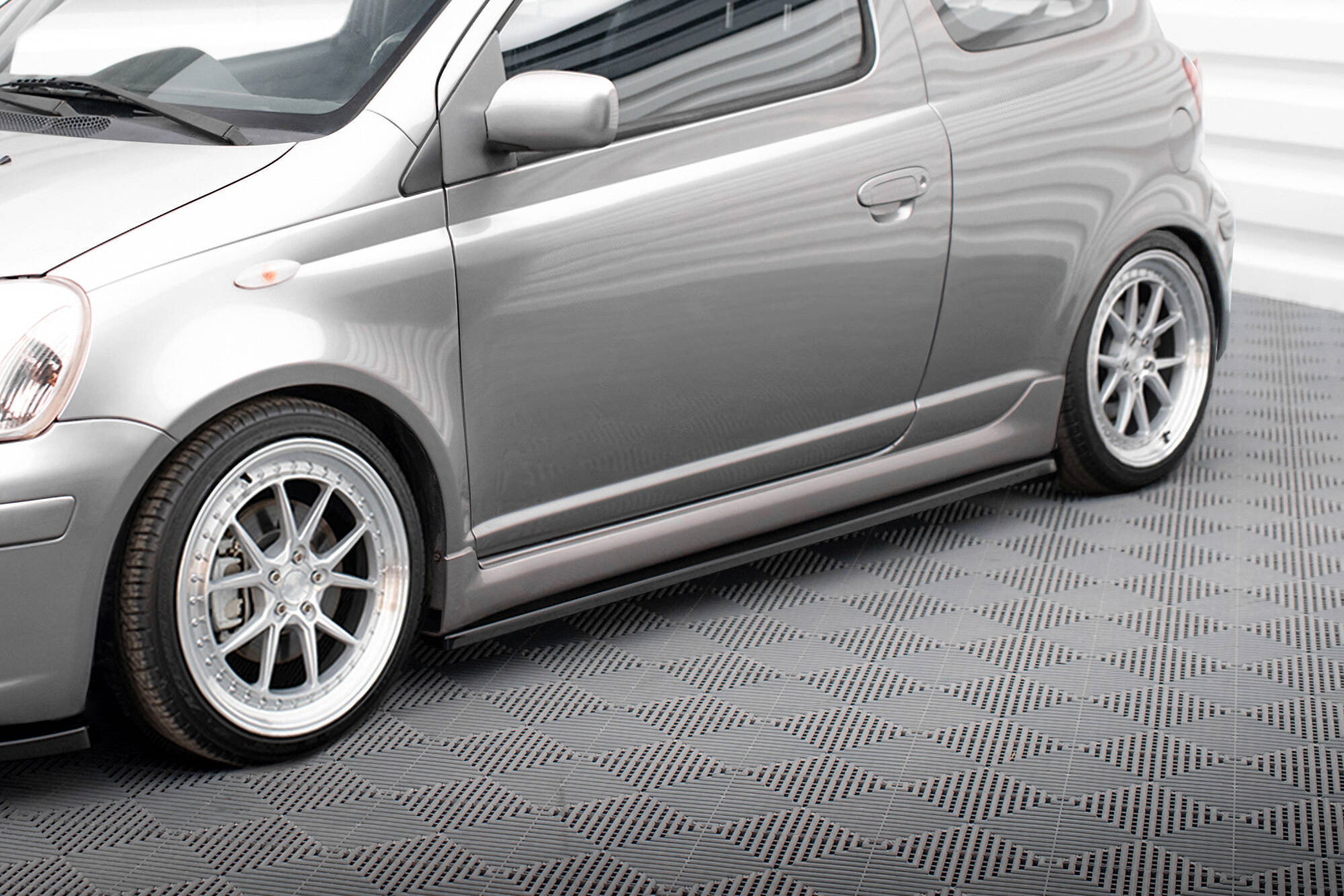 Street+ Seitenschweller Leisten passend für Toyota Yaris T-Sport Mk1 FL schwarz Hochglanz