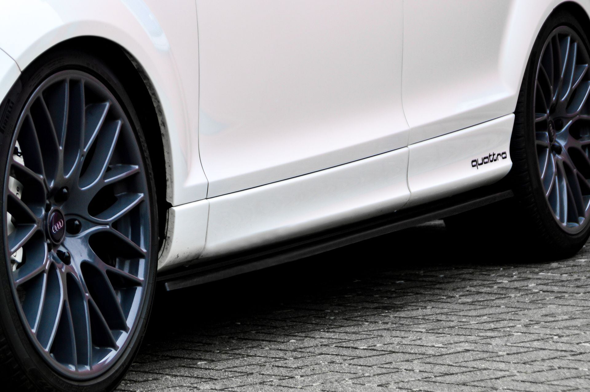 Cup Seitenschweller Satz für Audi Q7 4L mit S-Line aus ABS Schwarz Matt