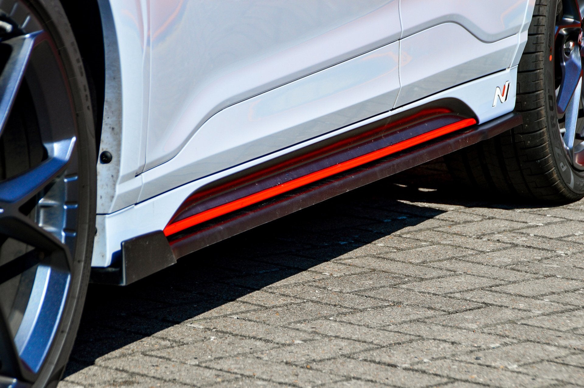 CUP Seitenschweller mit Wing vorne für Hyundai Kona N + N-Line Carbon Optik