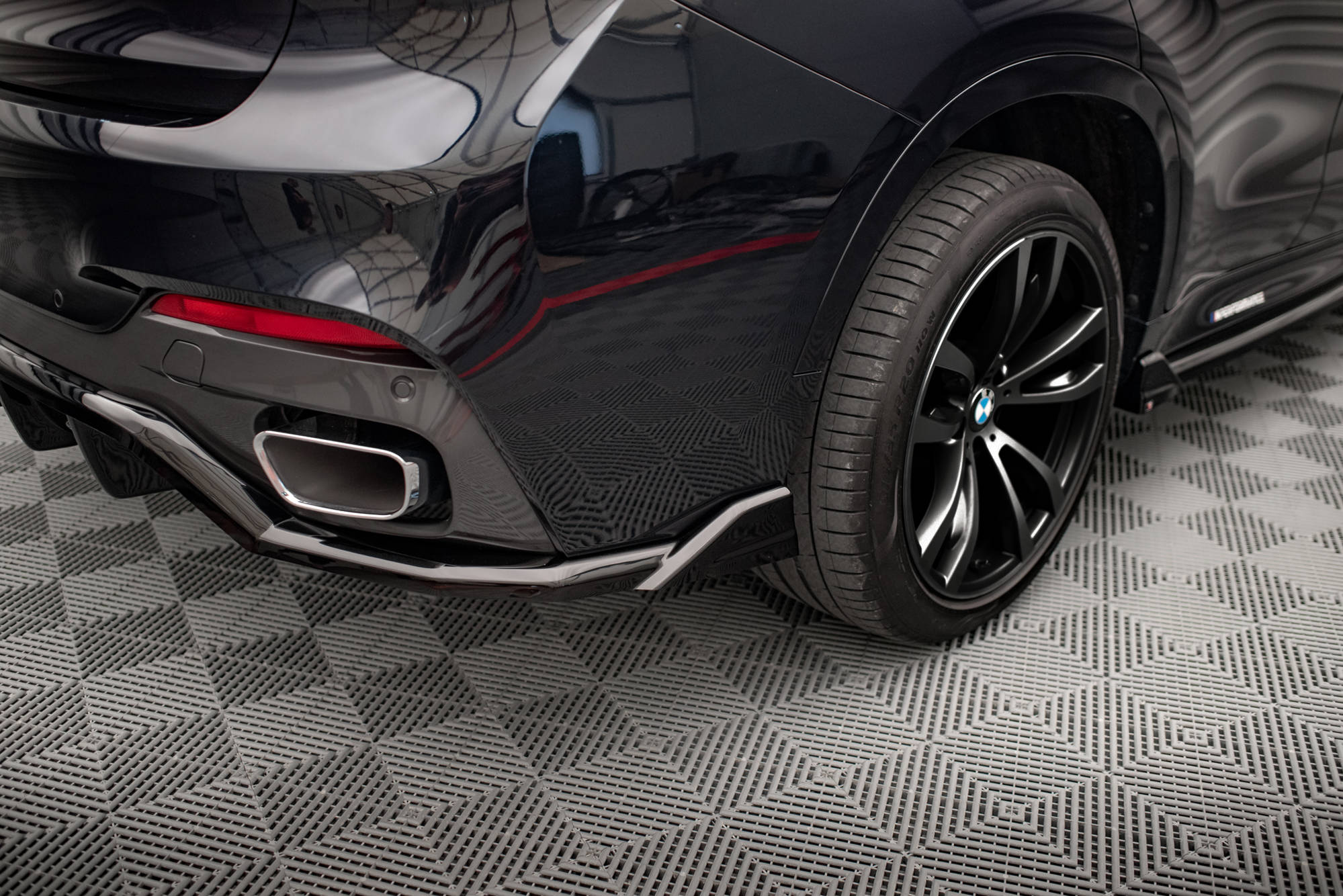 Street+ Mittlerer Diffusor RACE Heck Ansatz passend für BMW X6 M-Paket F16 schwarz Hochglanz