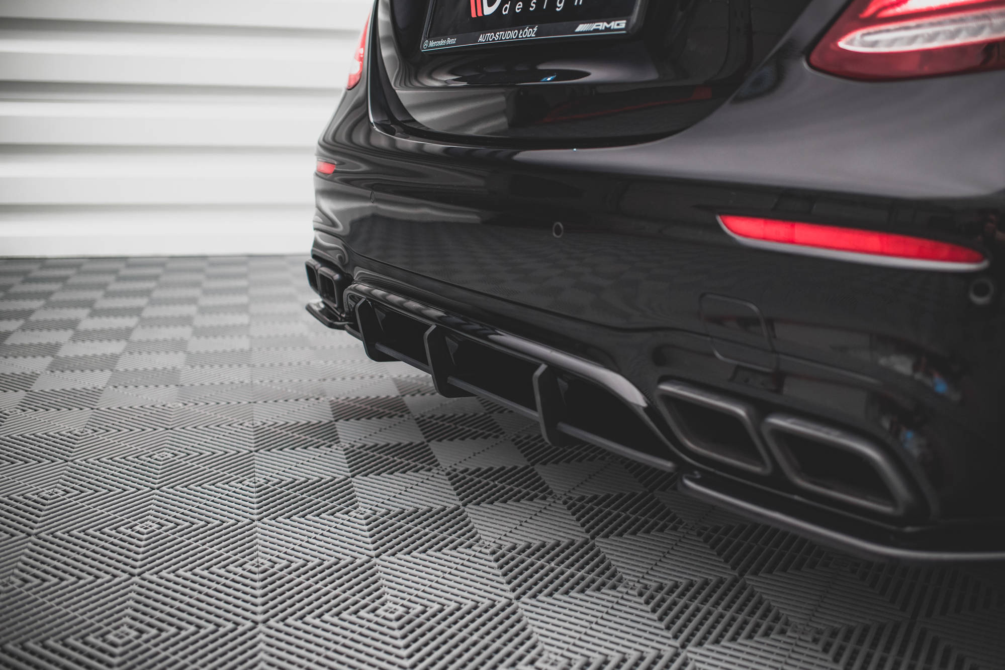 Street Pro Heckschürze Heck Ansatz Diffusor passend für Mercedes E63 AMG Kombi/Limo S213/W213 schwarz-rot