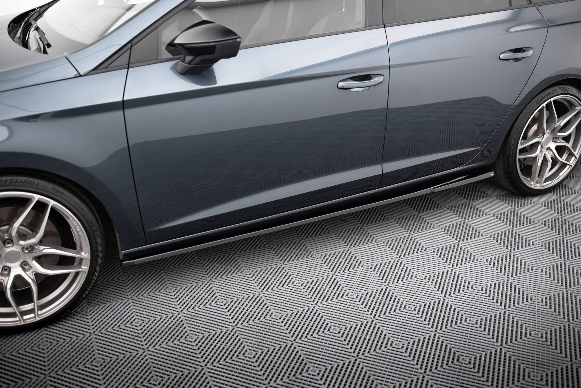 Seitenschweller Ansatz für V.5 Seat Leon Cupra / FR Mk3 / Mk3 Facelift schwarz Hochglanz