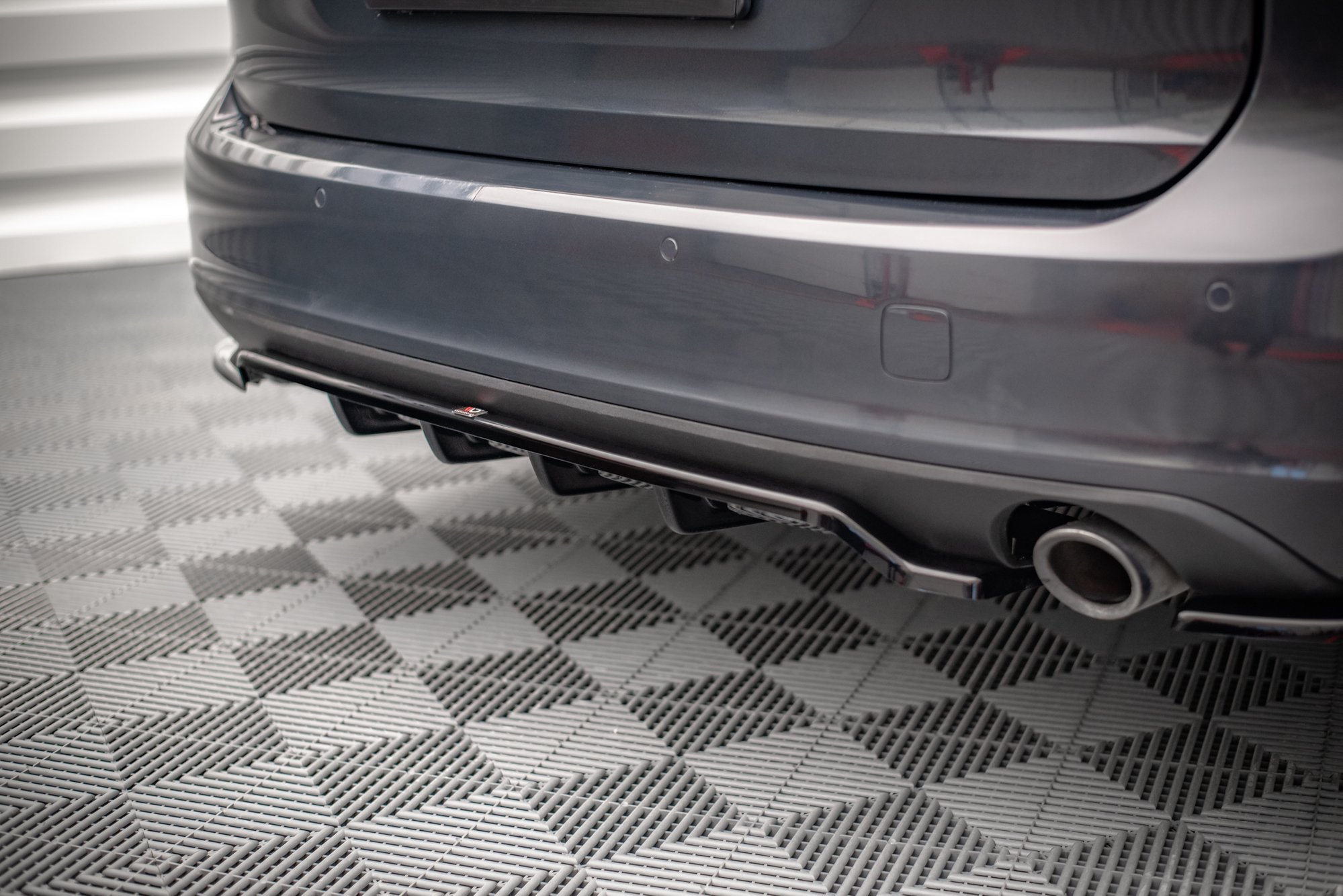 Street+ Mittlerer Diffusor RACE Heck Ansatz V.1 passend für Volvo V90 Mk2 schwarz Hochglanz