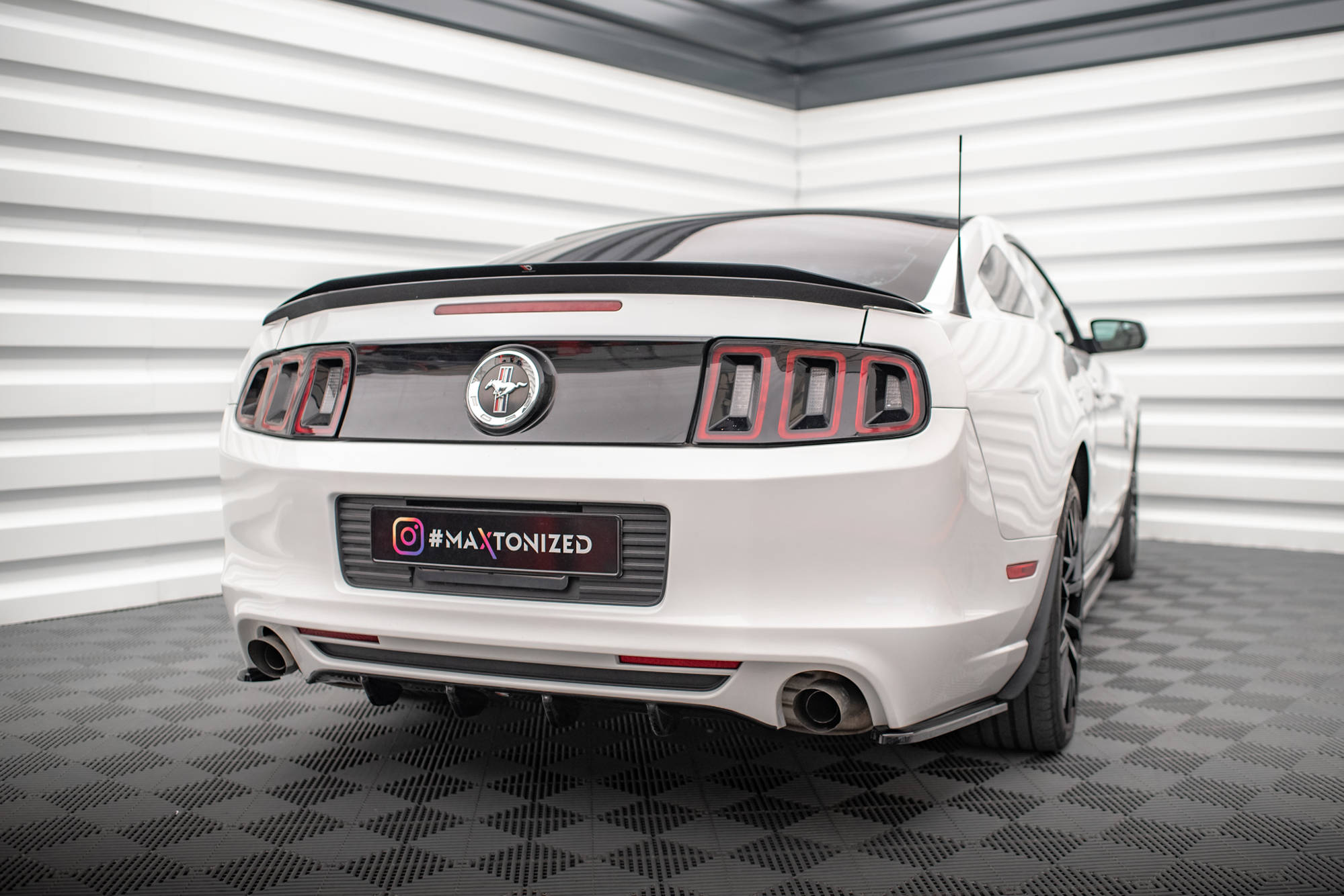Heck Spoiler Aufsatz Abrisskante passend für Ford Mustang Mk5 FL schwarz Hochglanz