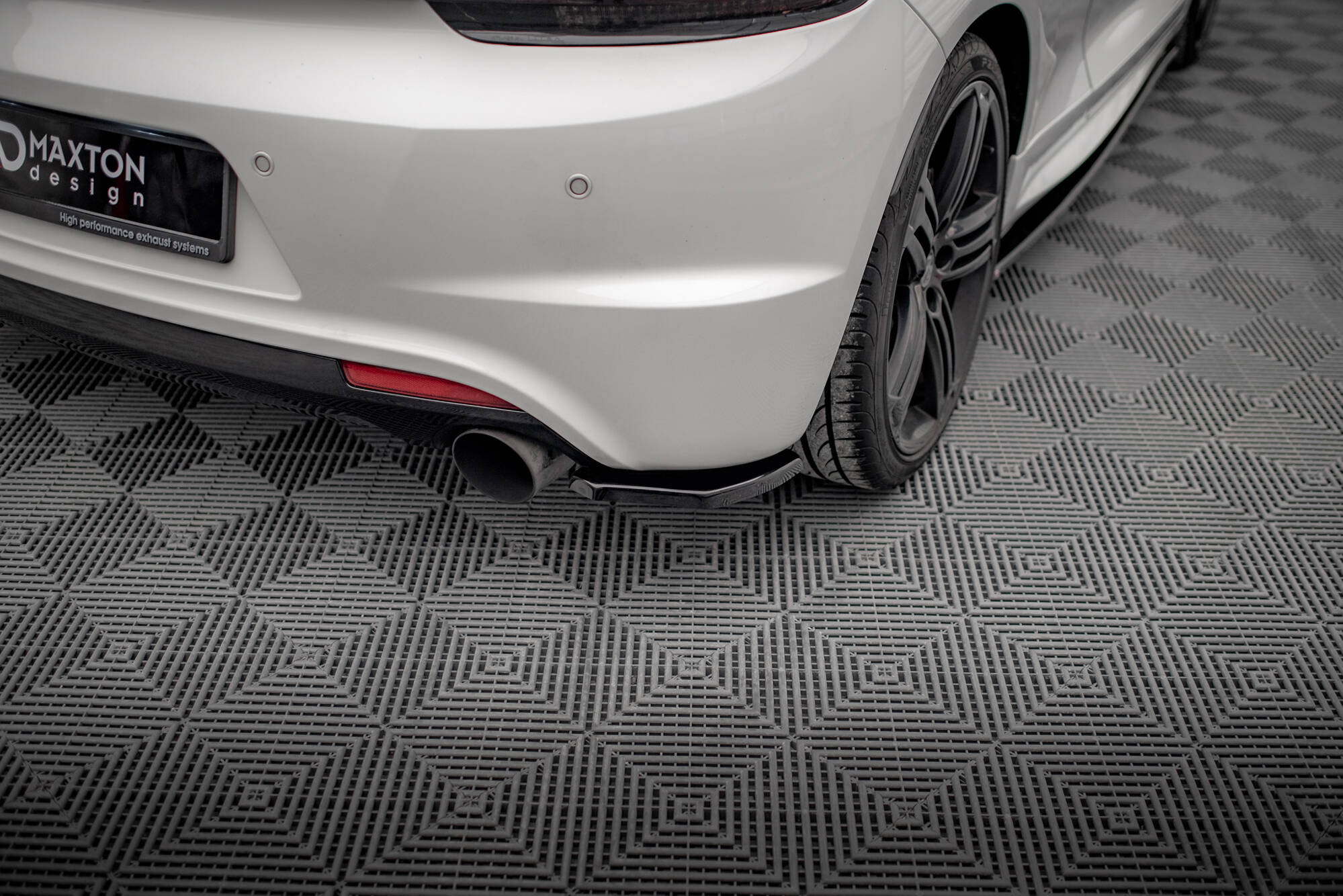 Heck Ansatz Flaps Diffusor für VW SCIROCCO R schwarz Hochglanz