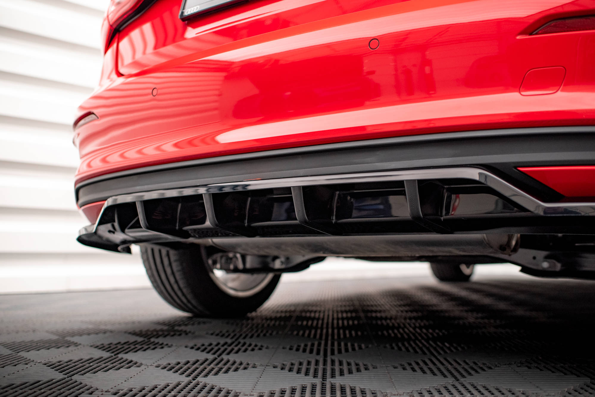Street+ Mittlerer Diffusor RACE Heck Ansatz passend für Audi A3 Sportback 8Y schwarz Hochglanz