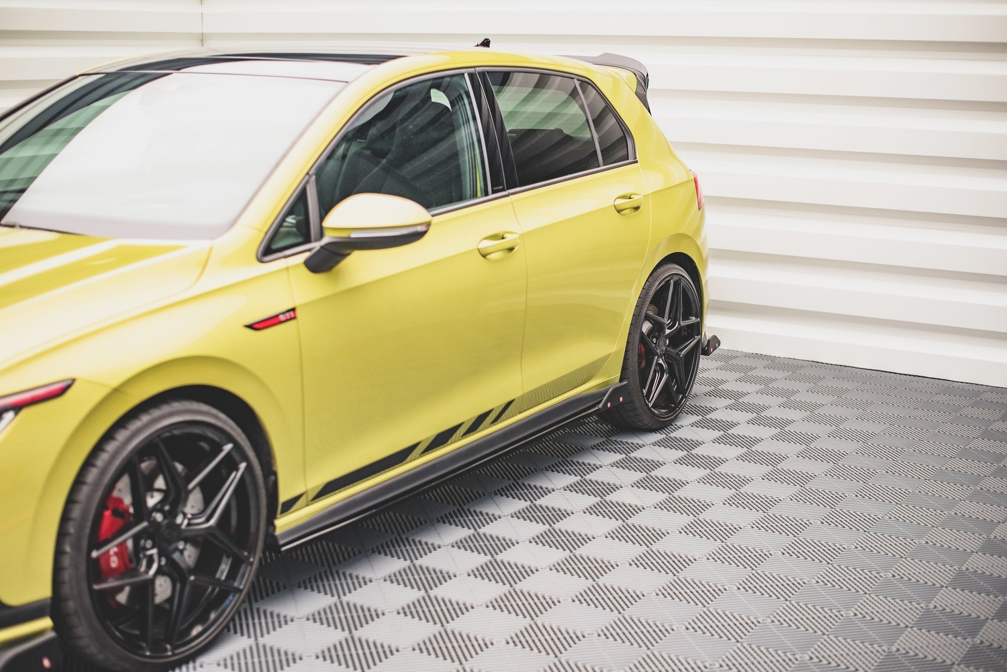 Street+ Seitenschweller Leisten V.2 + Flaps passend für VW Golf 8 GTI / GTI Clubsport schwarz MATT