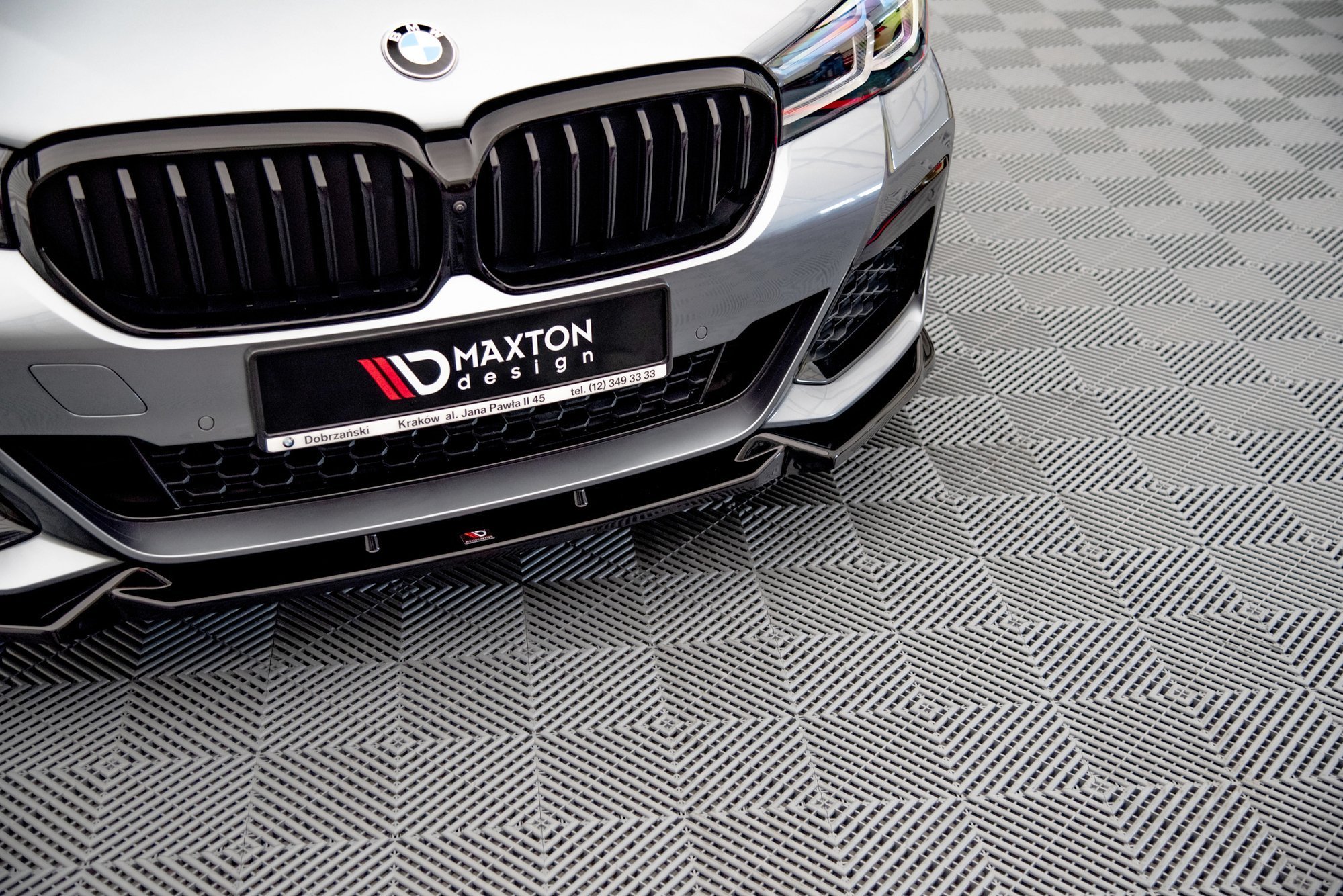 Street+ Spoilerlippe Front Ansatz V.1 passend für BMW 5er M-Paket / M550i / M550d Limousine / Touring G30 / G31 FL schwarz Hochglanz