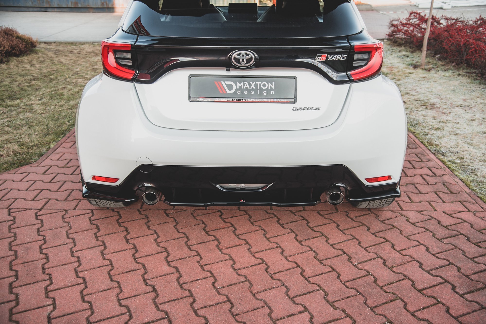 Street+ Heck Ansatz Flaps V.1 passend für Toyota GR Yaris Mk4 schwarz Hochglanz