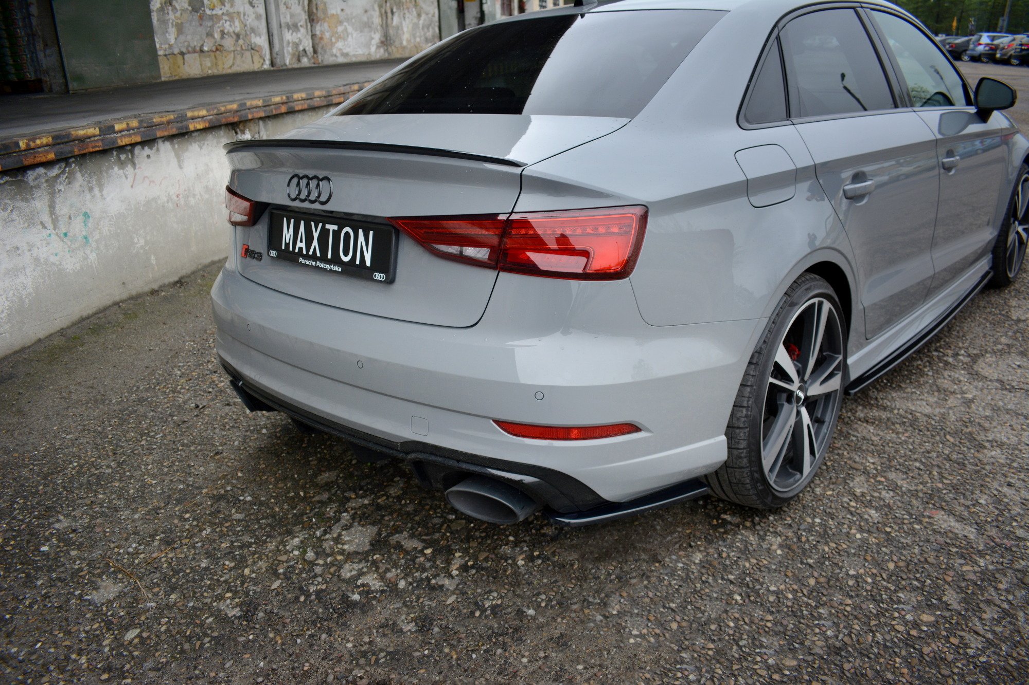 Heck Ansatz Flaps Diffusor für Audi RS3 Limousine 8V Facelift schwarz Hochglanz