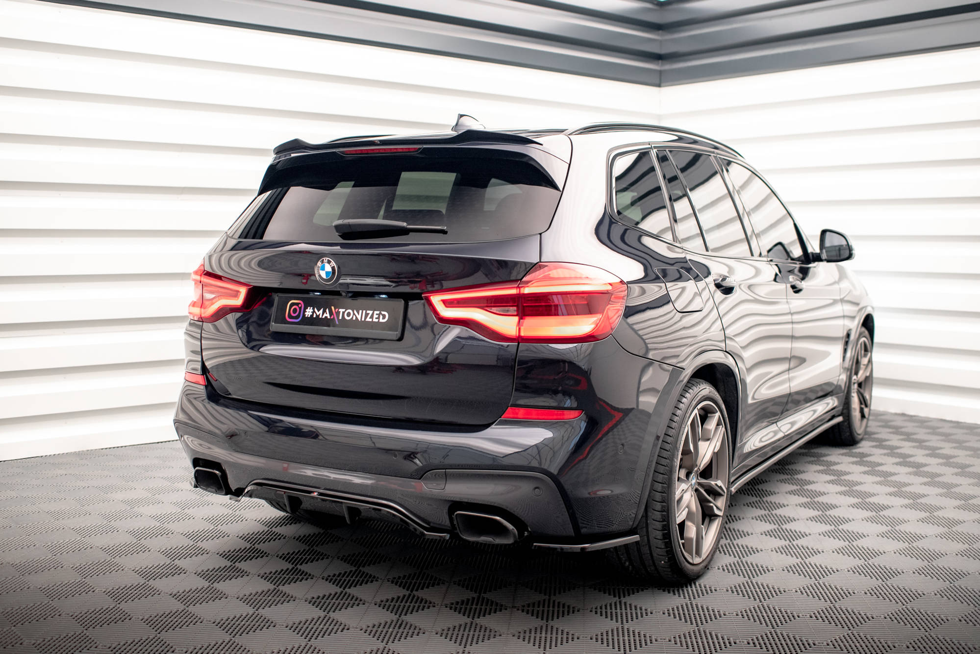 Street+ Mittlerer Diffusor RACE Heck Ansatz passend für BMW X3 M40i / M40d G01 schwarz Hochglanz