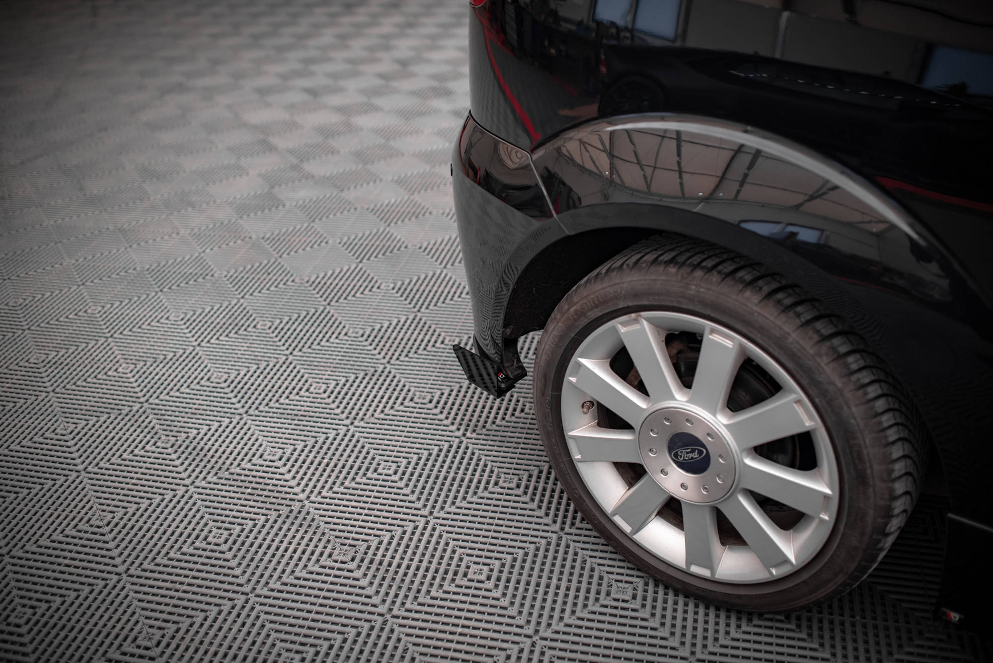 Hintere Seiten Flaps passend für Ford Fiesta ST Mk6 schwarz Hochglanz