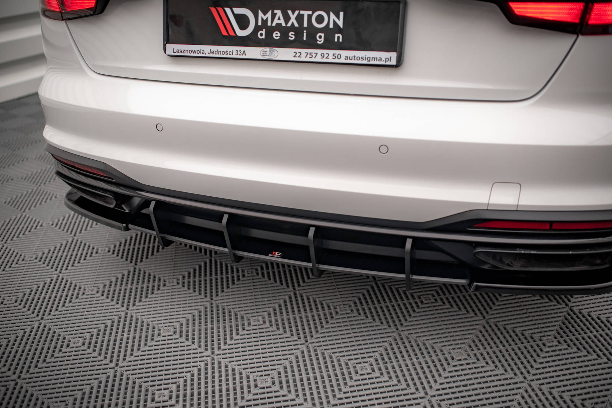 Street Pro Heckschürze Heck Ansatz Diffusor passend für Audi A4 B9 FL rot
