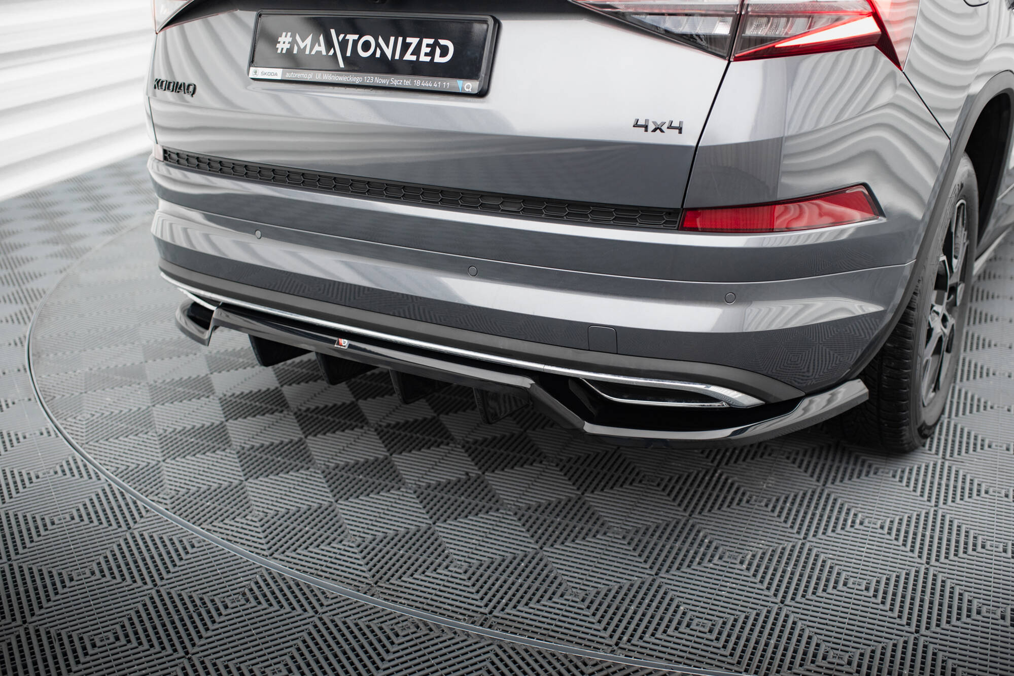 Street+ Mittlerer Diffusor RACE Heck Ansatz passend für Skoda Kodiaq Sportline Mk1 / Mk1 FL schwarz Hochglanz
