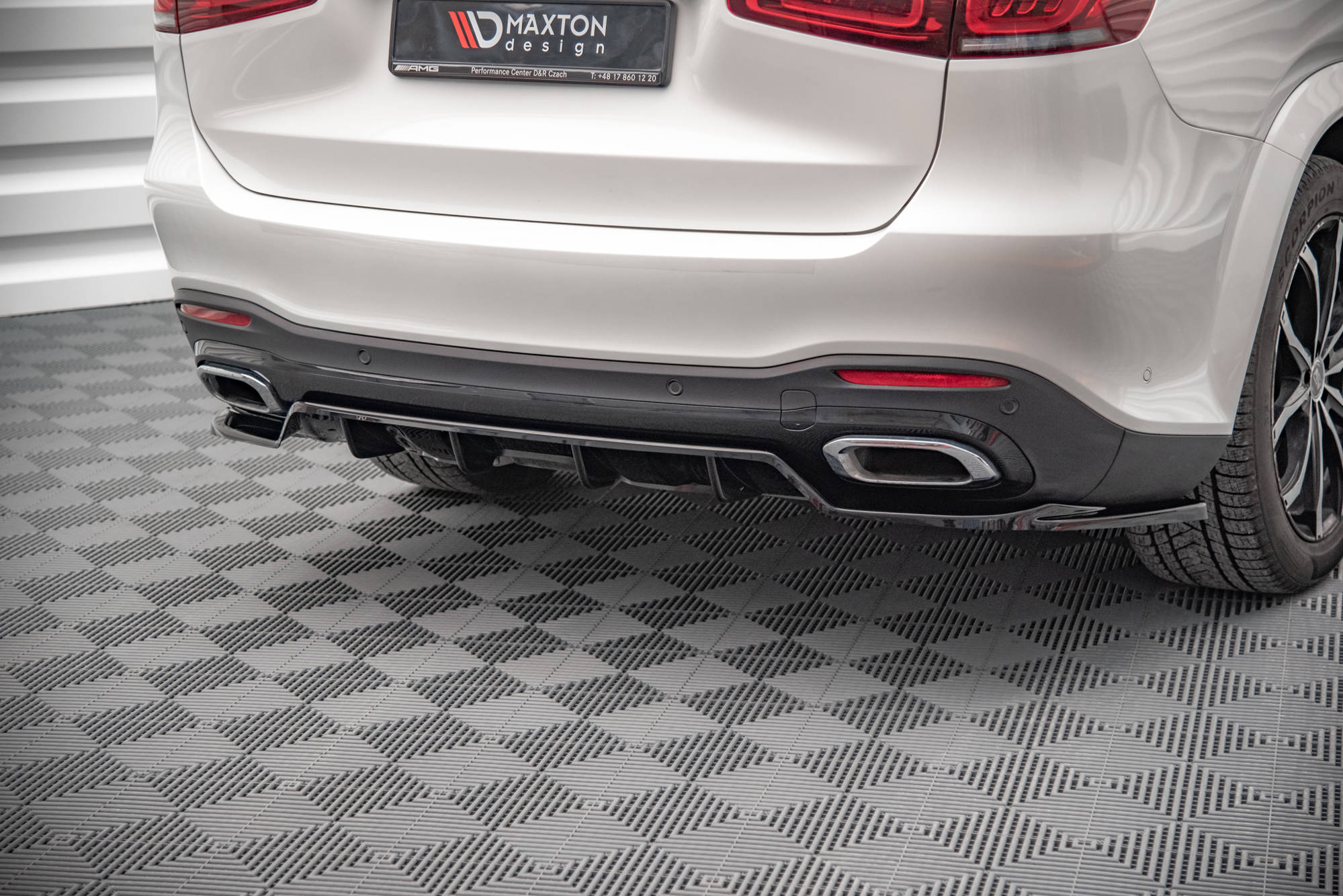 Street+ Mittlerer Diffusor RACE Heck Ansatz V.1 passend für Mercedes GLS AMG-Line X167 schwarz Hochglanz
