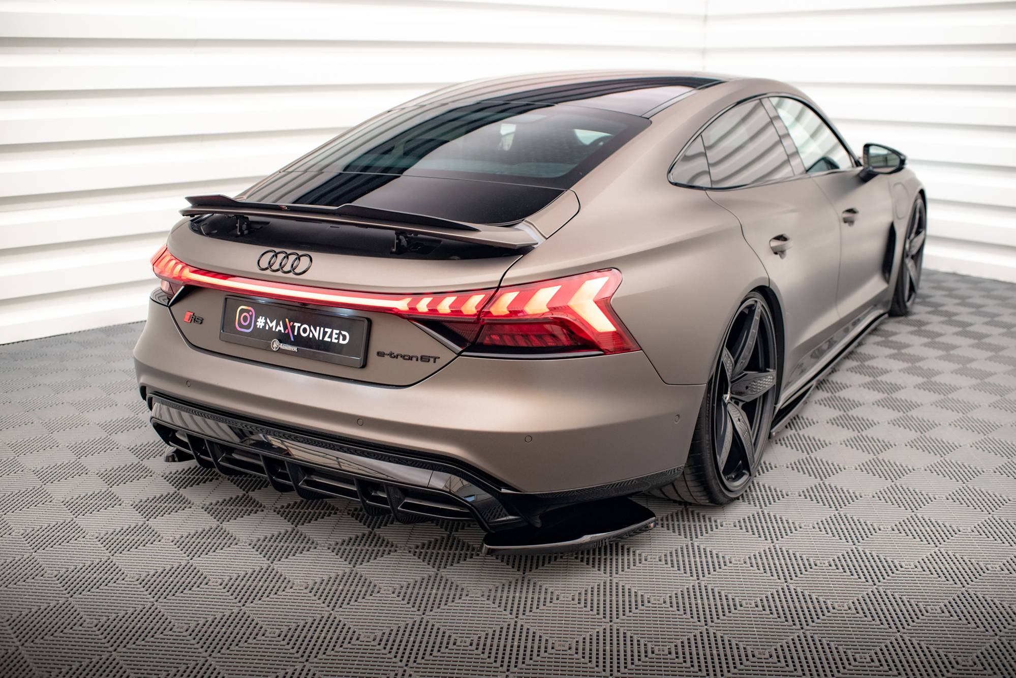 Street+ Heck Ansatz Flaps V.1 passend für Audi e-Tron GT / RS GT Mk1 schwarz Hochglanz