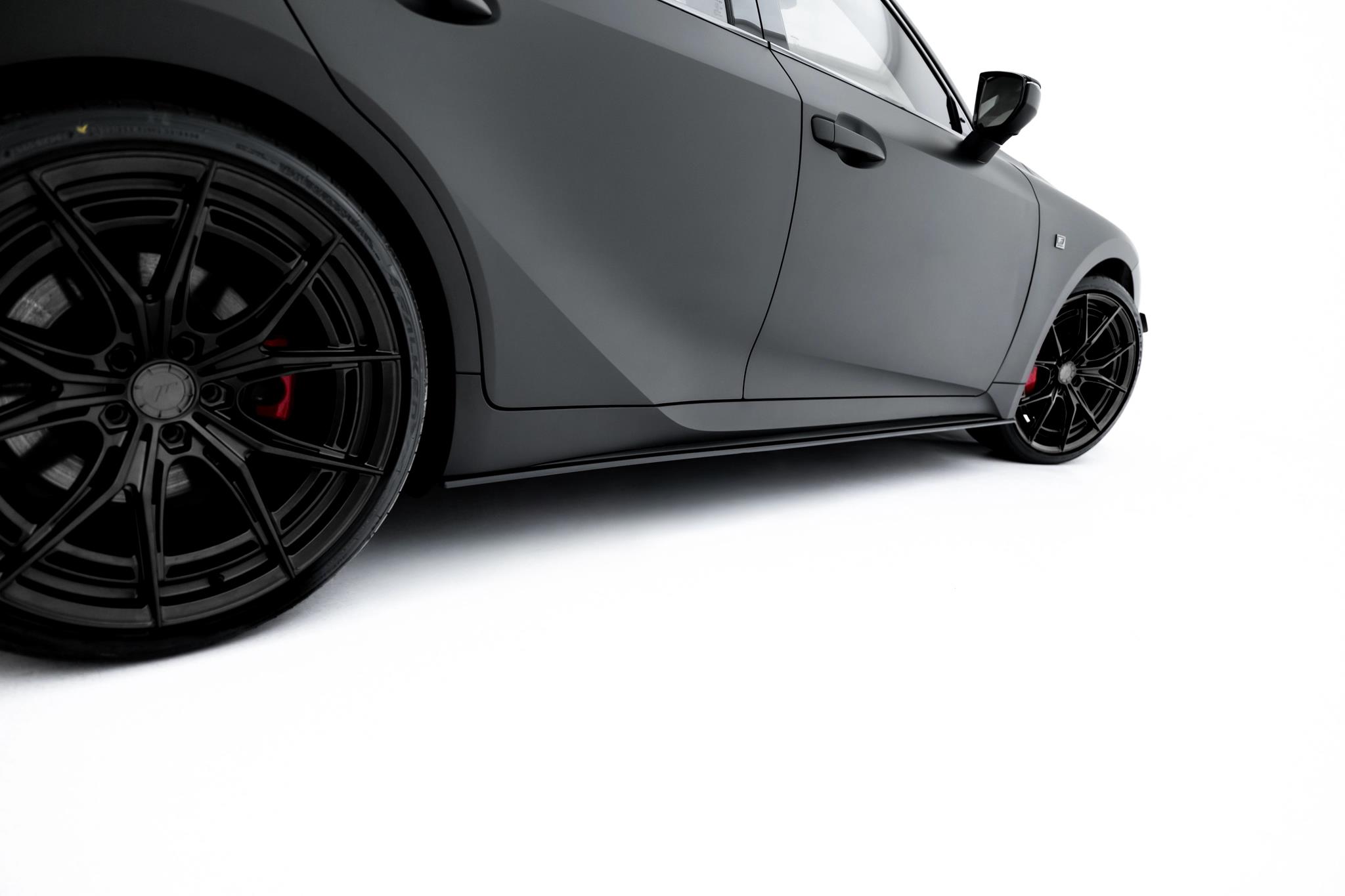 Seitenschweller Ansatz Paar passend für Lexus IS 500 Mk3 Facelift 2 XE30 roter Kern