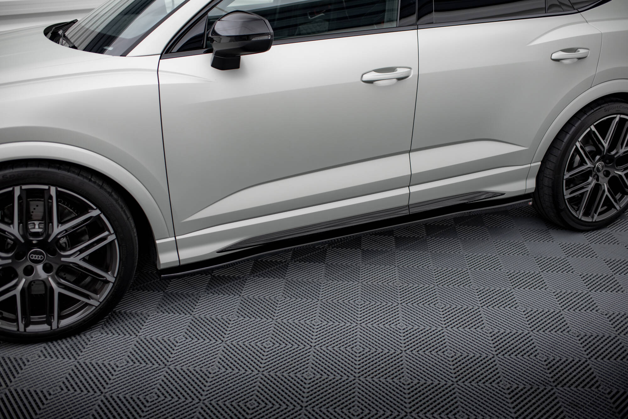 Street+ Seitenschweller Leisten V.2 passend für Audi Q3 S-Line / RSQ3 Sportback / SUV F3 schwarz Hochglanz