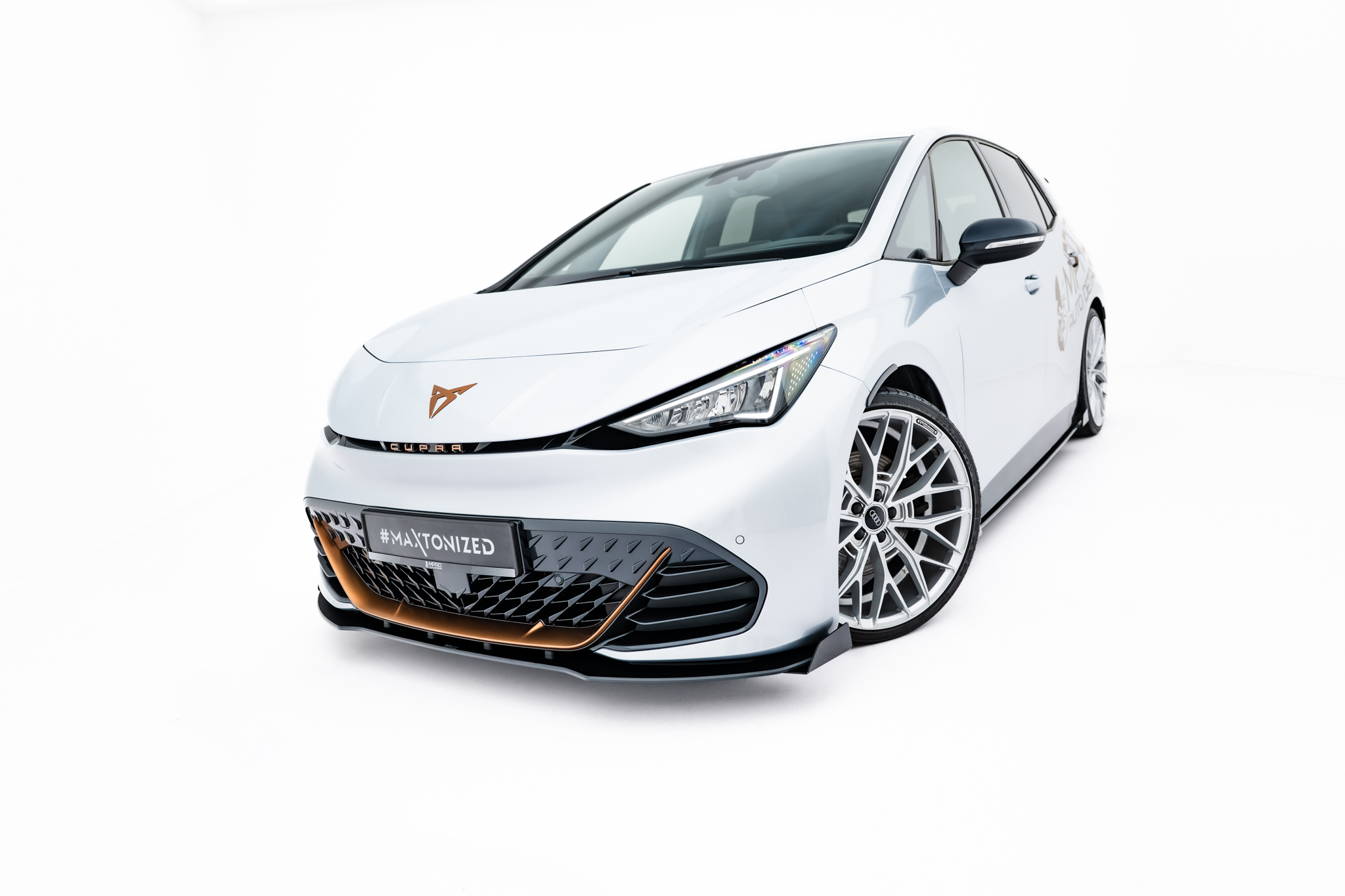 Frontlippe passend für CUPRA Born Mk1 schwarz matt + Hochglanz Flaps