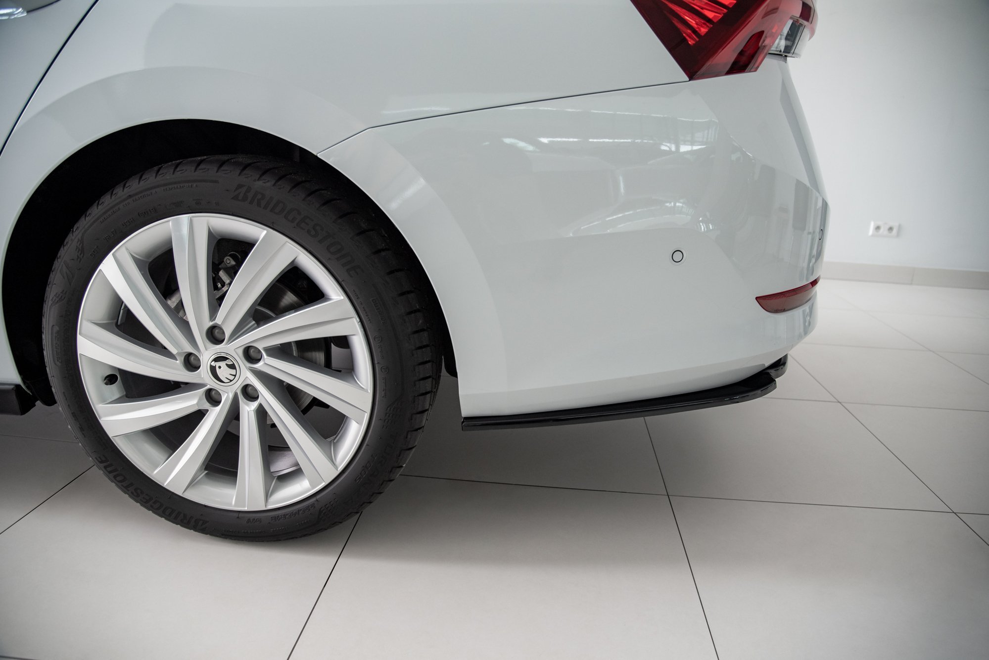 Heckansatz Skoda Octavia Mk4 schwarz Hochglanz