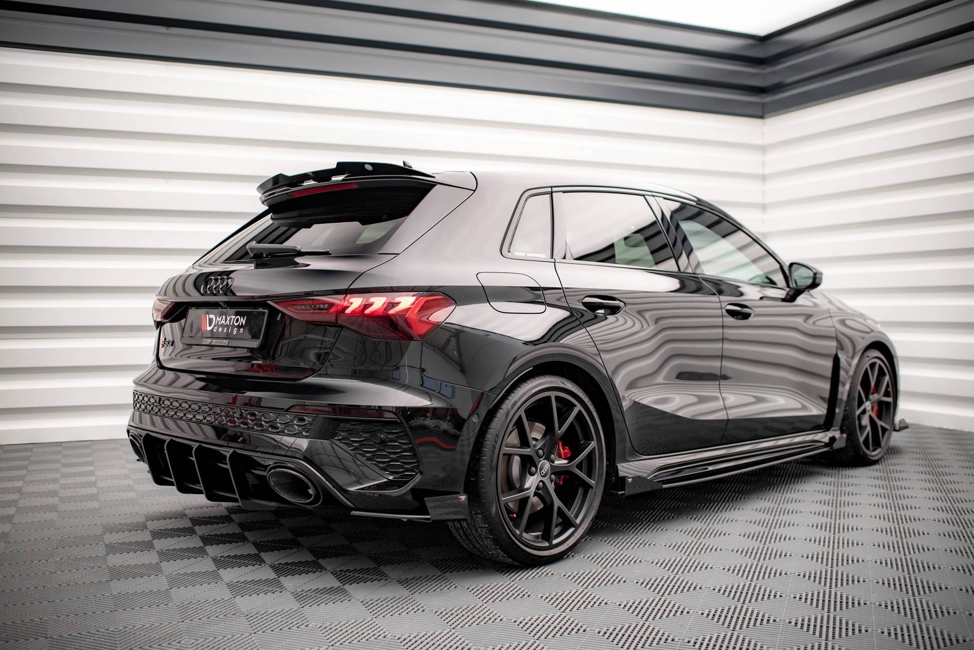 Street Pro Heck Ansatz Flaps passend für Audi RS3 Sportback 8Y rot+ Hochglanz Flaps
