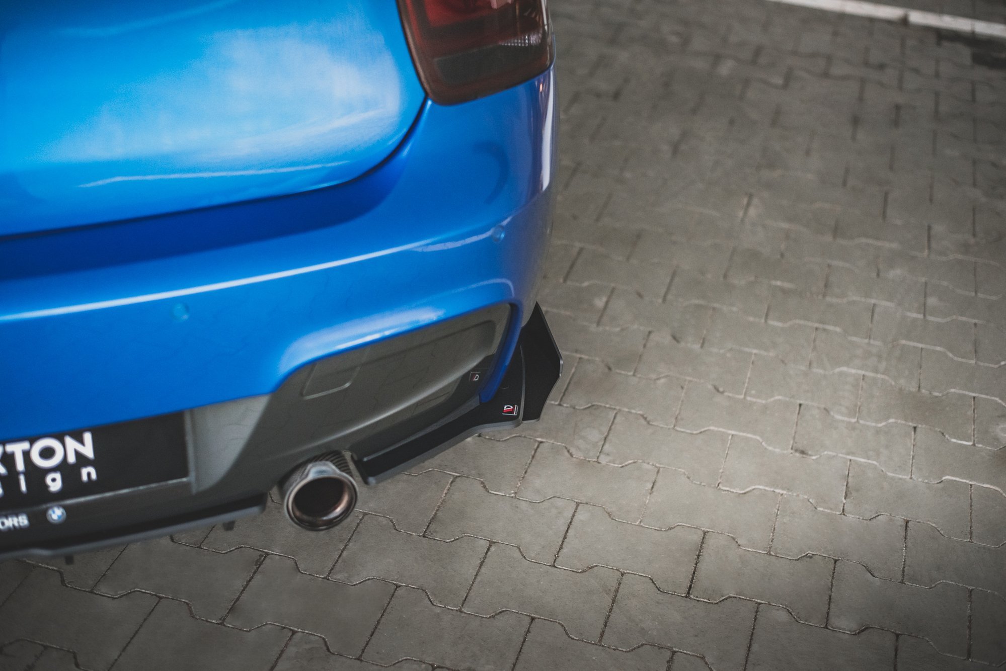 Hintere Seiten Flaps passend für BMW M135i F20 schwarz Hochglanz
