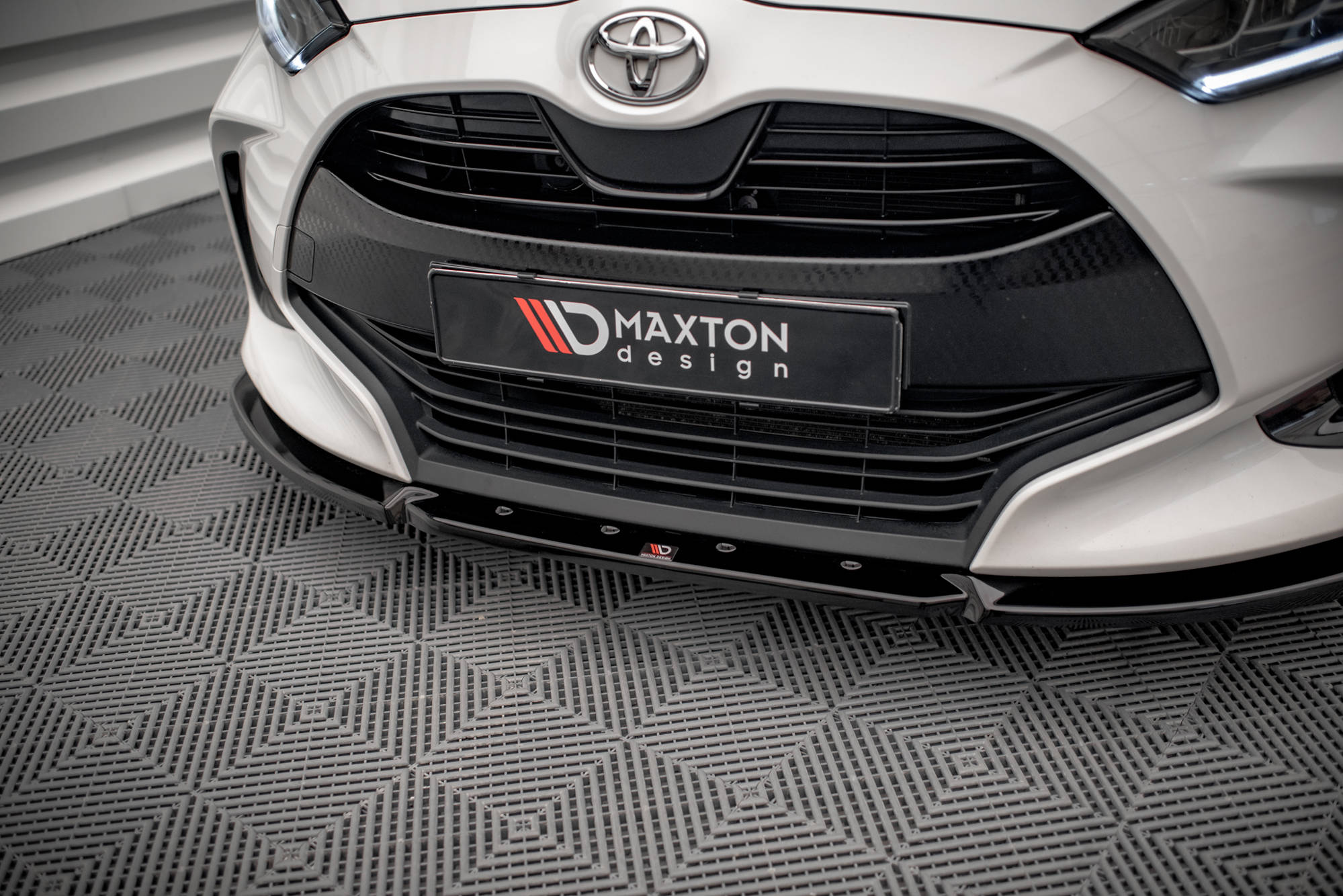 Street+ Spoilerlippe Front Ansatz V.2 passend für Toyota Yaris Mk4 schwarz Hochglanz
