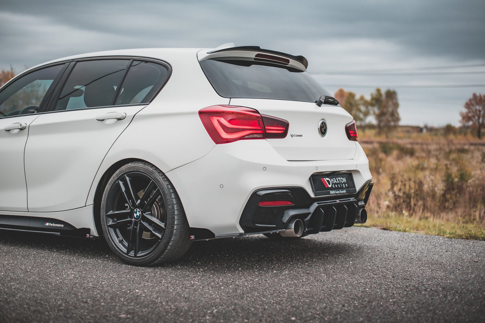 Street Pro Heck Ansatz Flaps V.3 passend für BMW 1er M140i schwarz Hochglanz