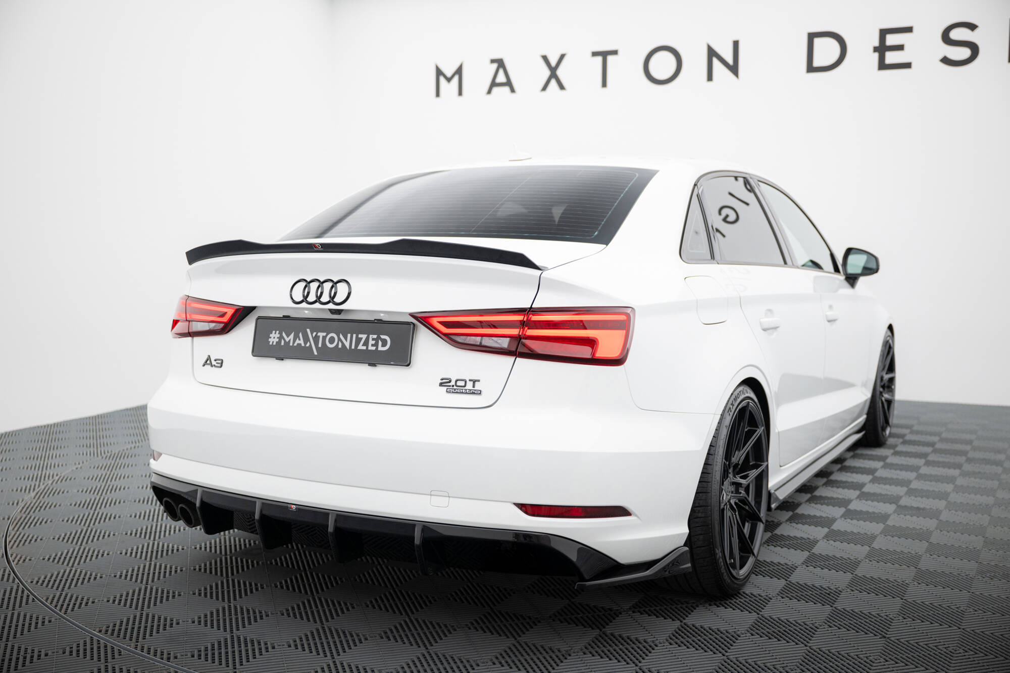 Street+ Heck Ansatz Diffusor passend für Audi A3 Limousine 8V FL Doppelauspuff li. schwarz Hochglanz