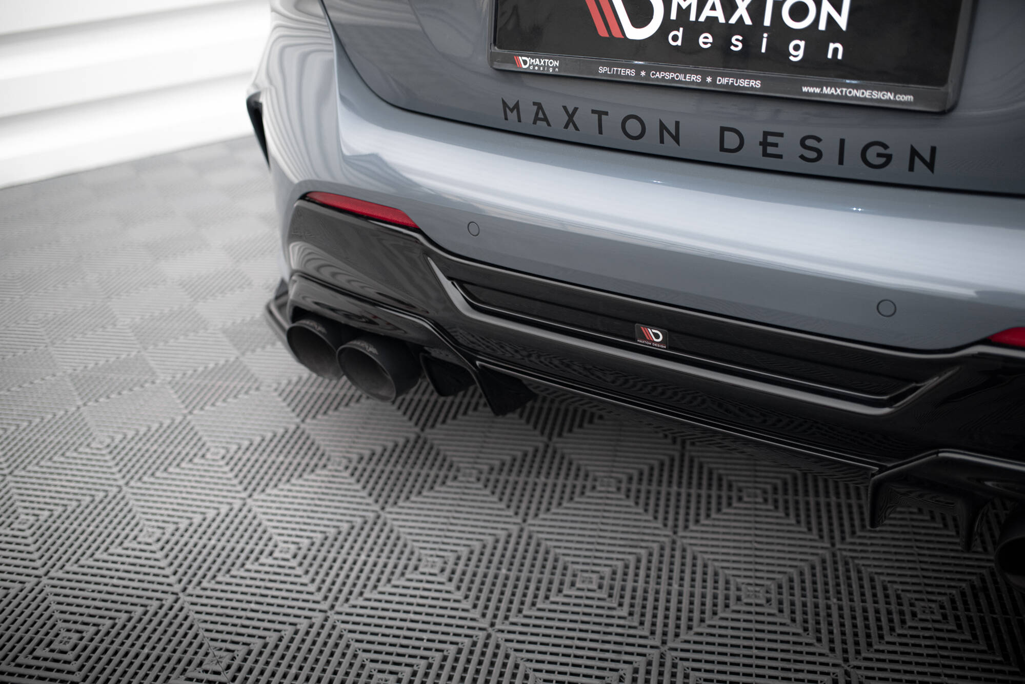 Diffusor Heck Ansatz V.2 für BMW 1er F40 M-Paket/ M135i schwarz Hochglanz