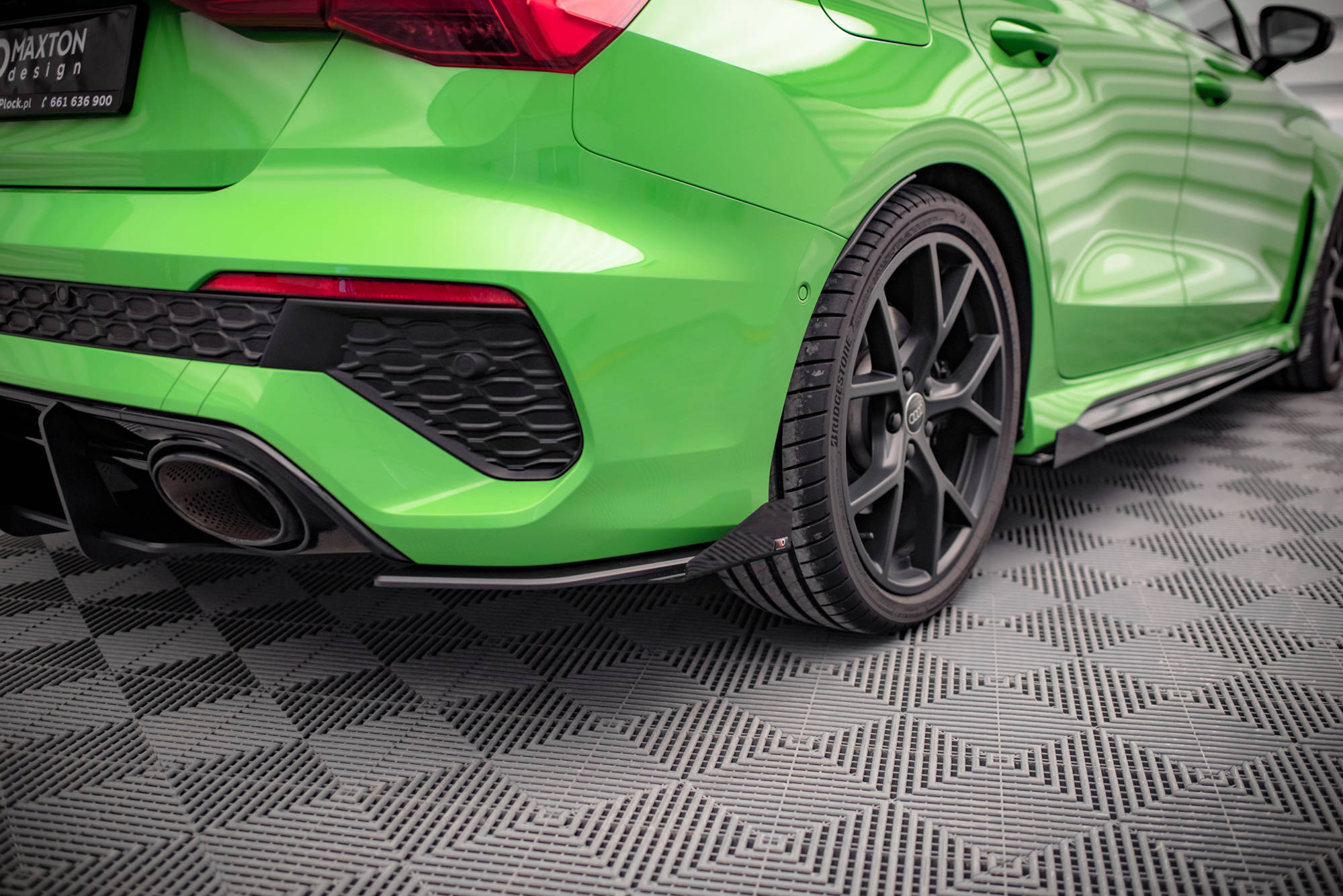 Hintere Seiten Flaps passend für Audi RS3 Limousine 8Y schwarz Hochglanz