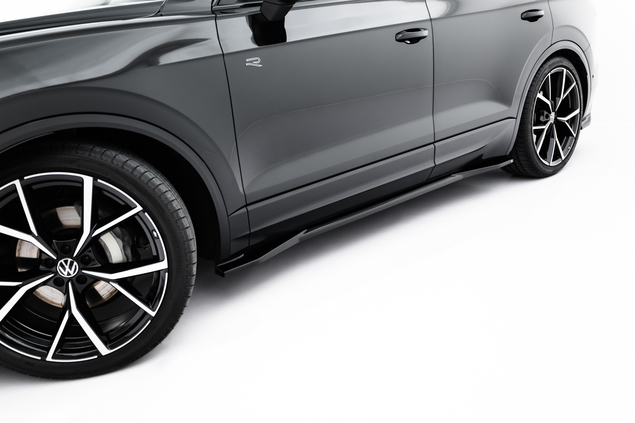 Street+ Seitenschweller Leisten passend für VW Touareg R-Line Mk3 FL schwarz Hochglanz
