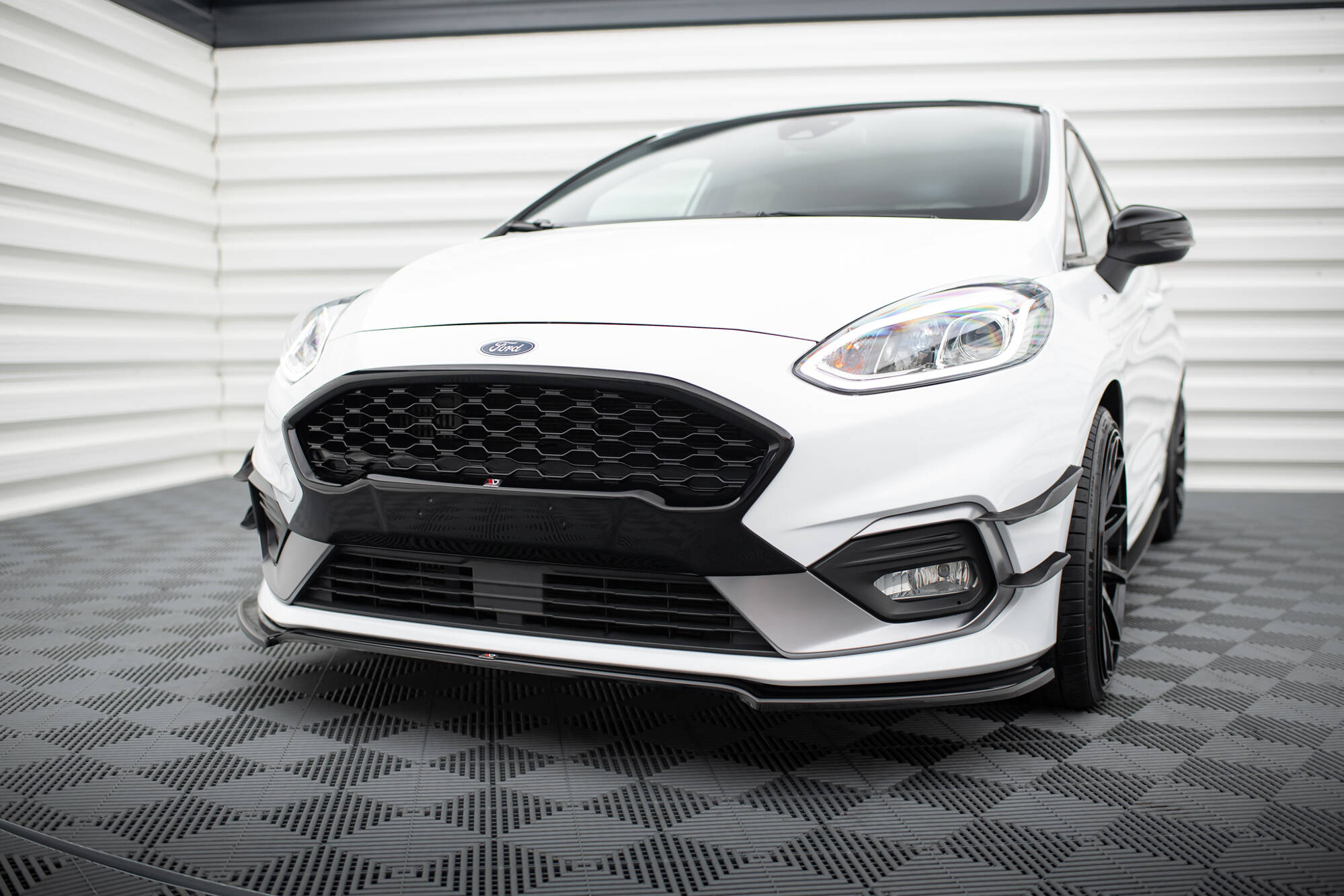 Front Ansatz V.1 für Ford Fiesta Mk8 ST / ST-Line schwarz Hochglanz