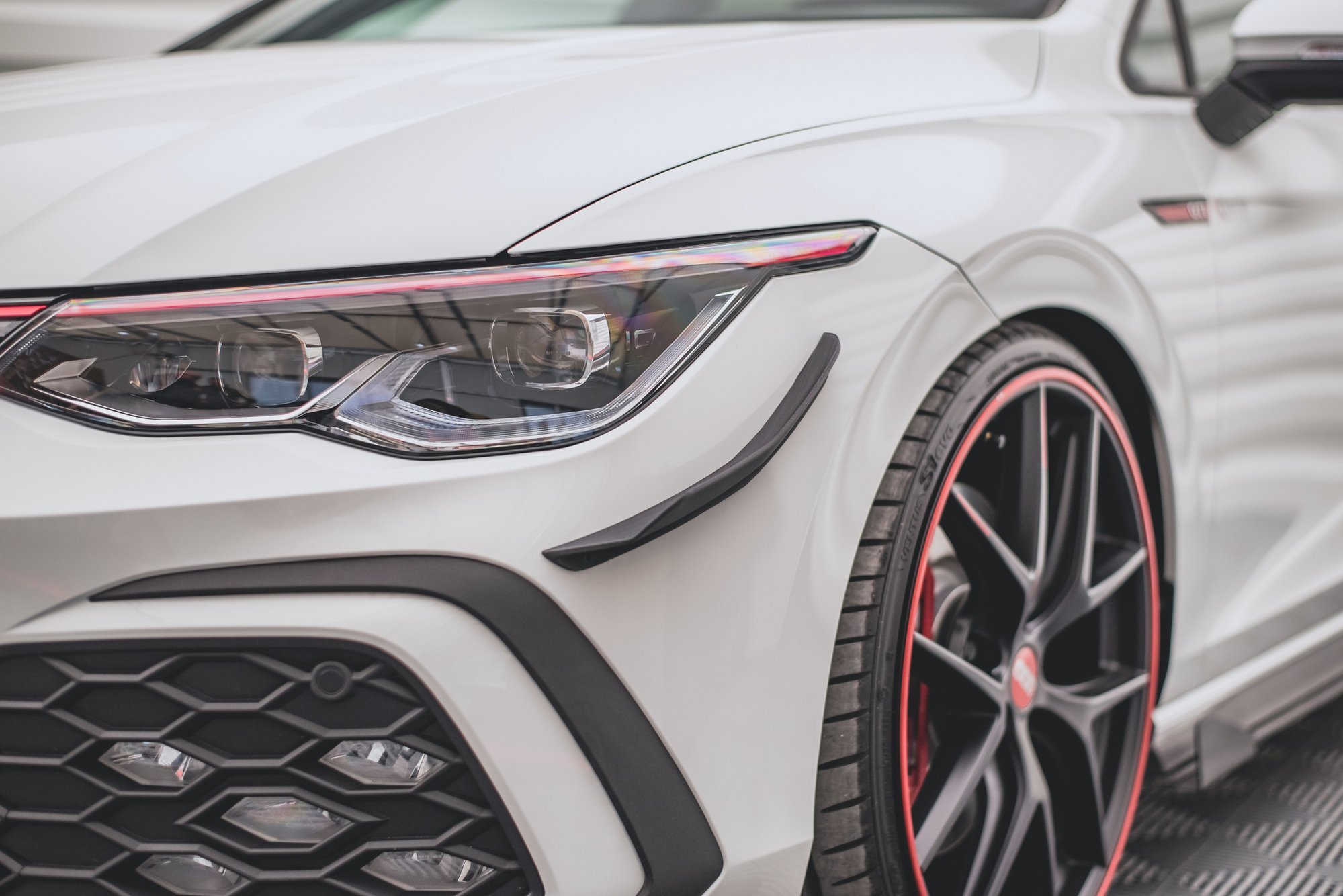 Stoßstangen Flaps Wings vorne Canards passend für VW Golf GTI Mk8