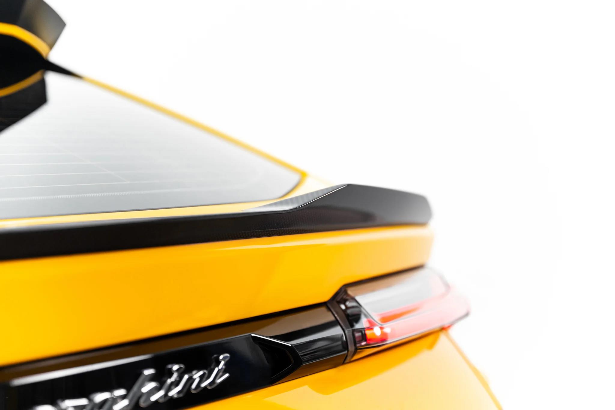 Prepreg Carbon Fiber Tailgate Spoiler (Lower) Lamborghini Urus Mk 1