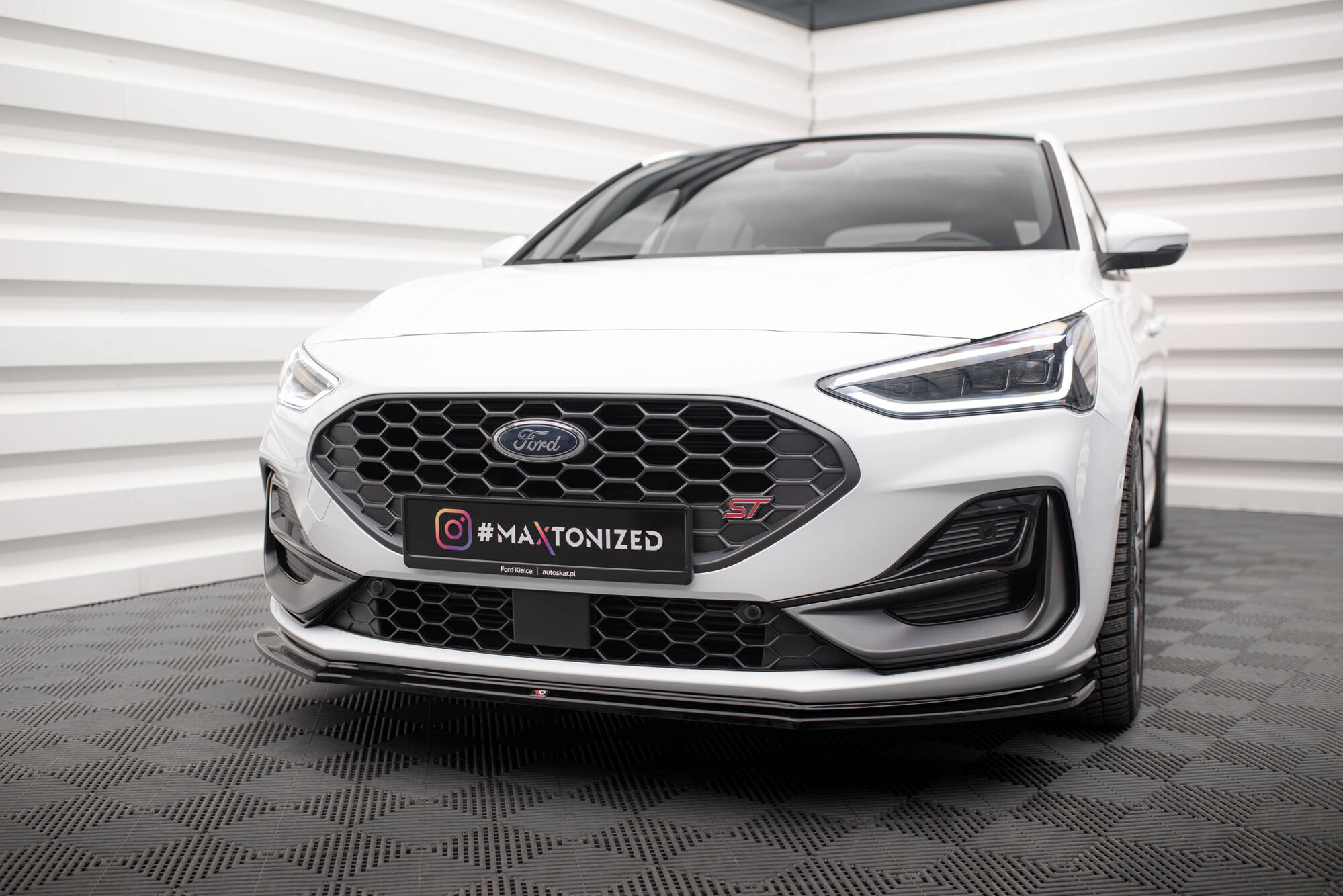 Front Ansatz V.4 für Ford Focus ST / ST-Line Mk4 Facelift schwarz Hochglanz