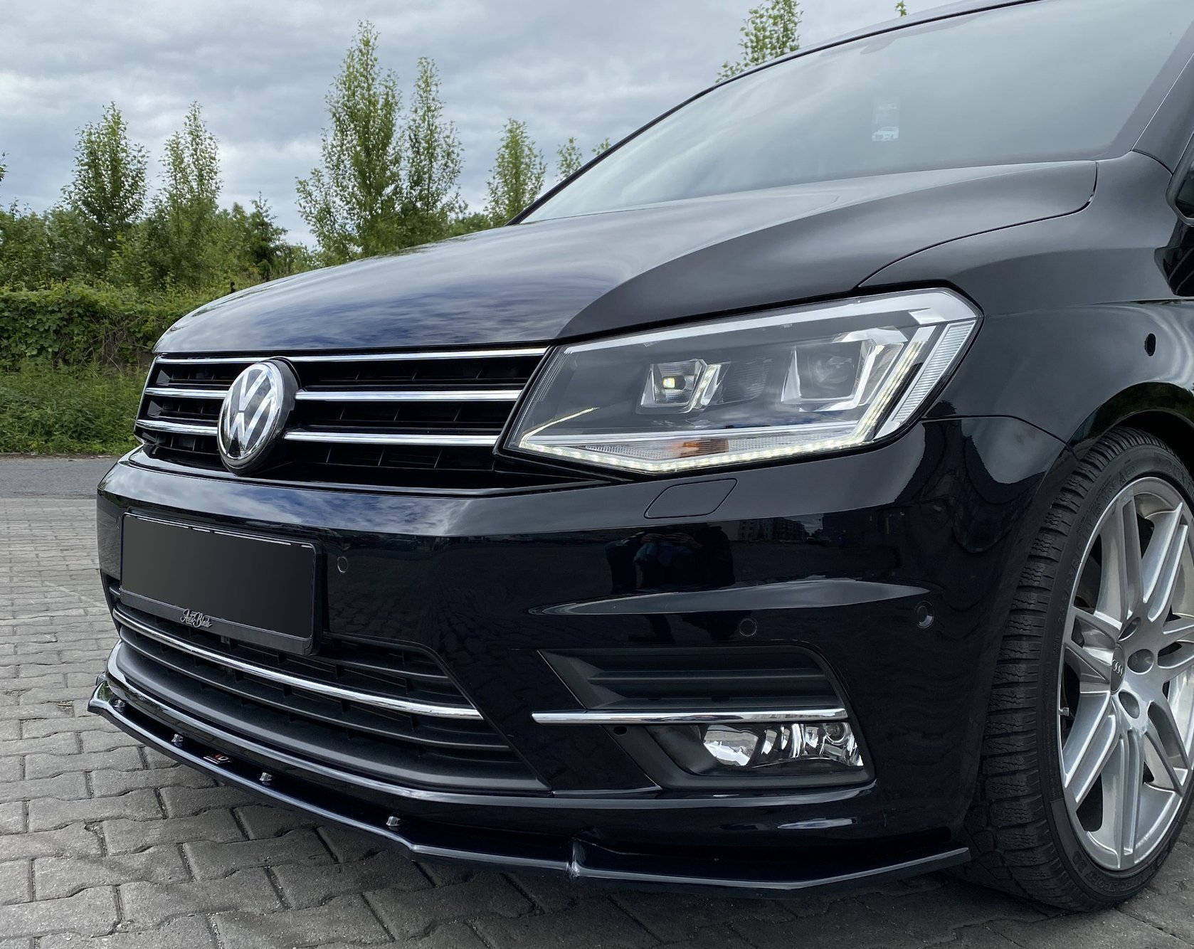 Front Ansatz für VW Caddy Mk. 4 schwarz Hochglanz