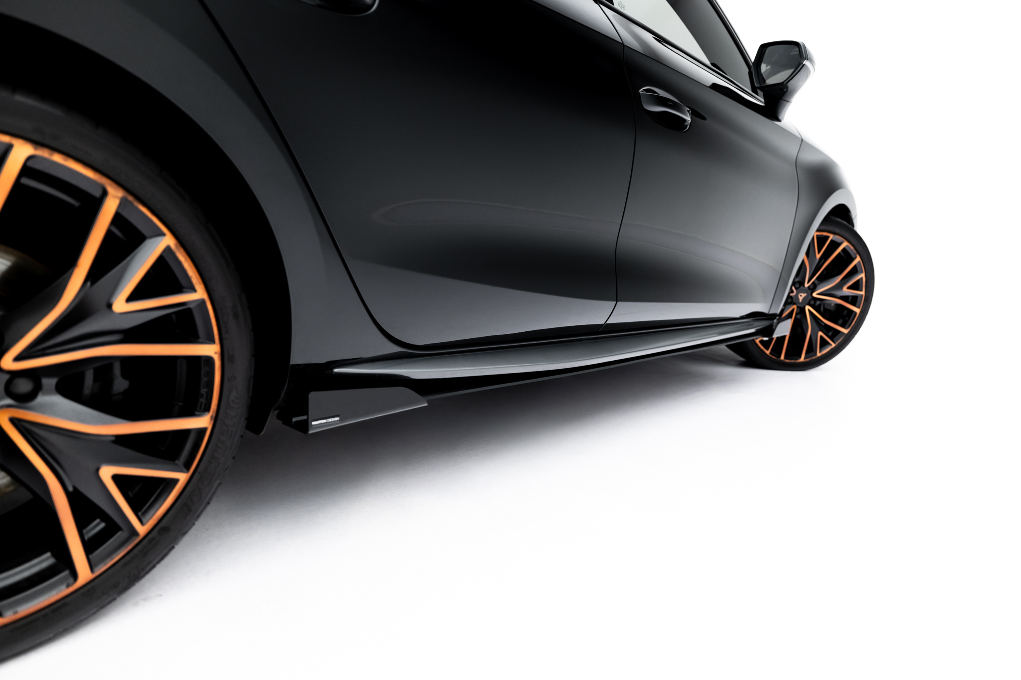 Seitenschweller Ansatz Paar + Flaps passend für CUPRA Leon ST / Hatchback Aero Mk1 / Mk1 FL schwarz Hochglanz