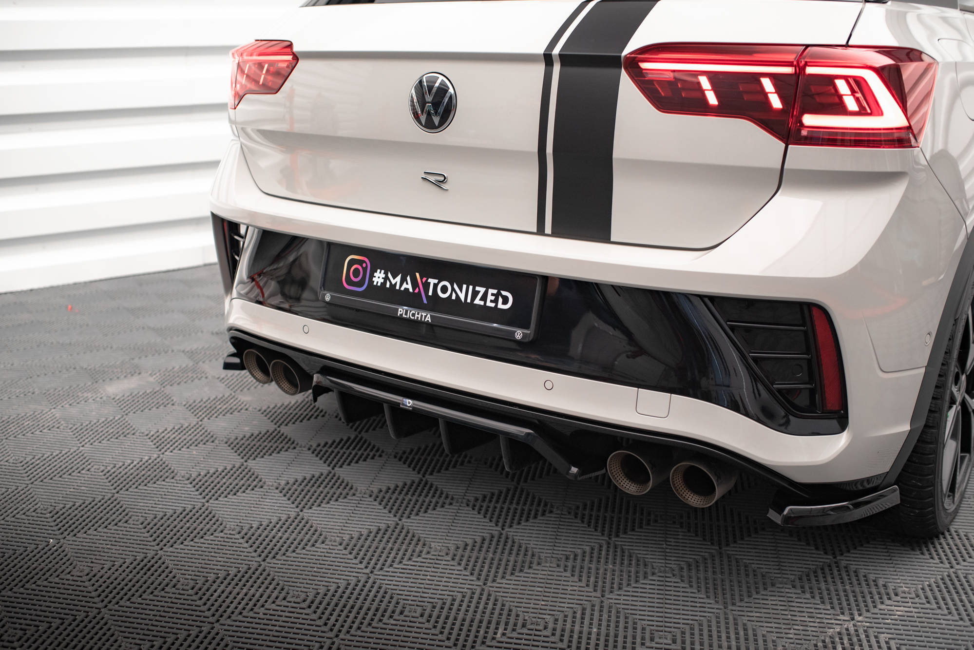 Street+ Mittlerer Diffusor RACE Heck Ansatz passend für VW T-Roc R / R-Line Mk1 FL schwarz Hochglanz