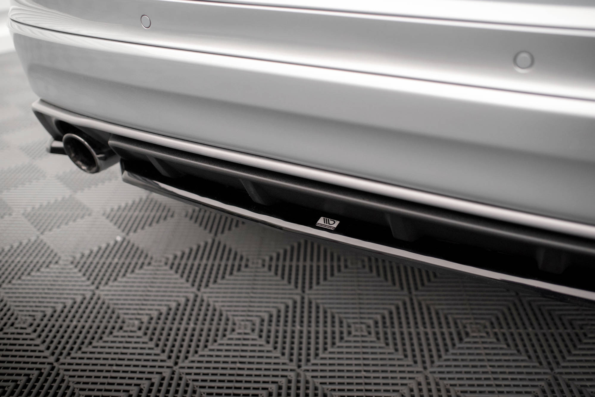 Street+ Mittlerer Diffusor Heck Ansatz passend für Volvo XC60 R-Design Mk1 FL schwarz Hochglanz