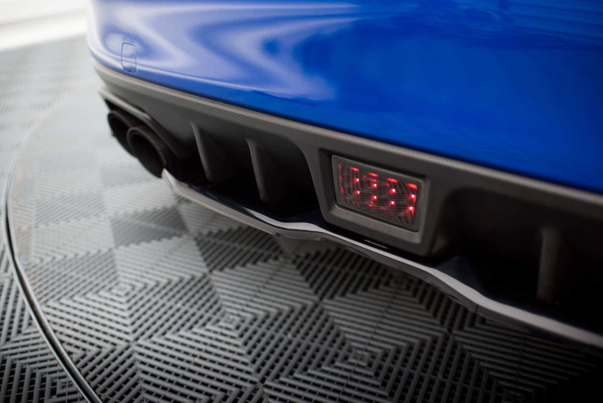 Street+ Mittlerer Diffusor Heck Ansatz V.2 passend für Subaru WRX STI Mk1 schwarz Hochglanz
